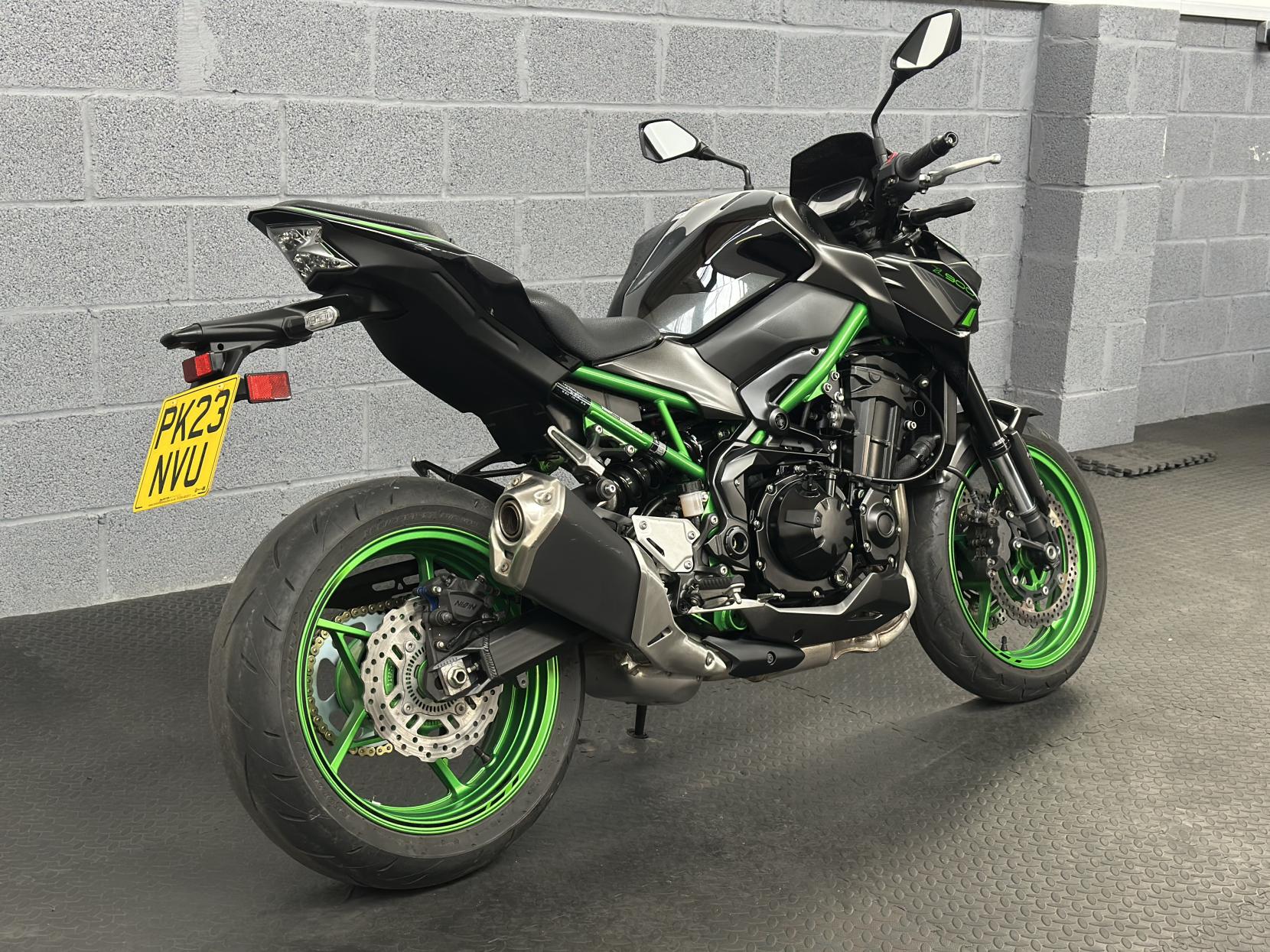 Kawasaki Z900 900 Supernaked Petrol Manual Euro 5 (125 ps)