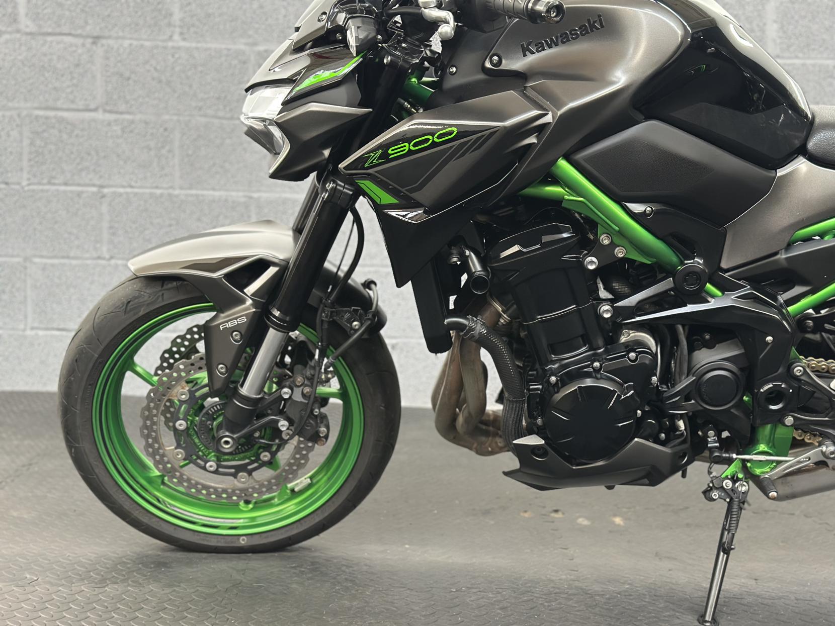 Kawasaki Z900 900 Supernaked Petrol Manual Euro 5 (125 ps)