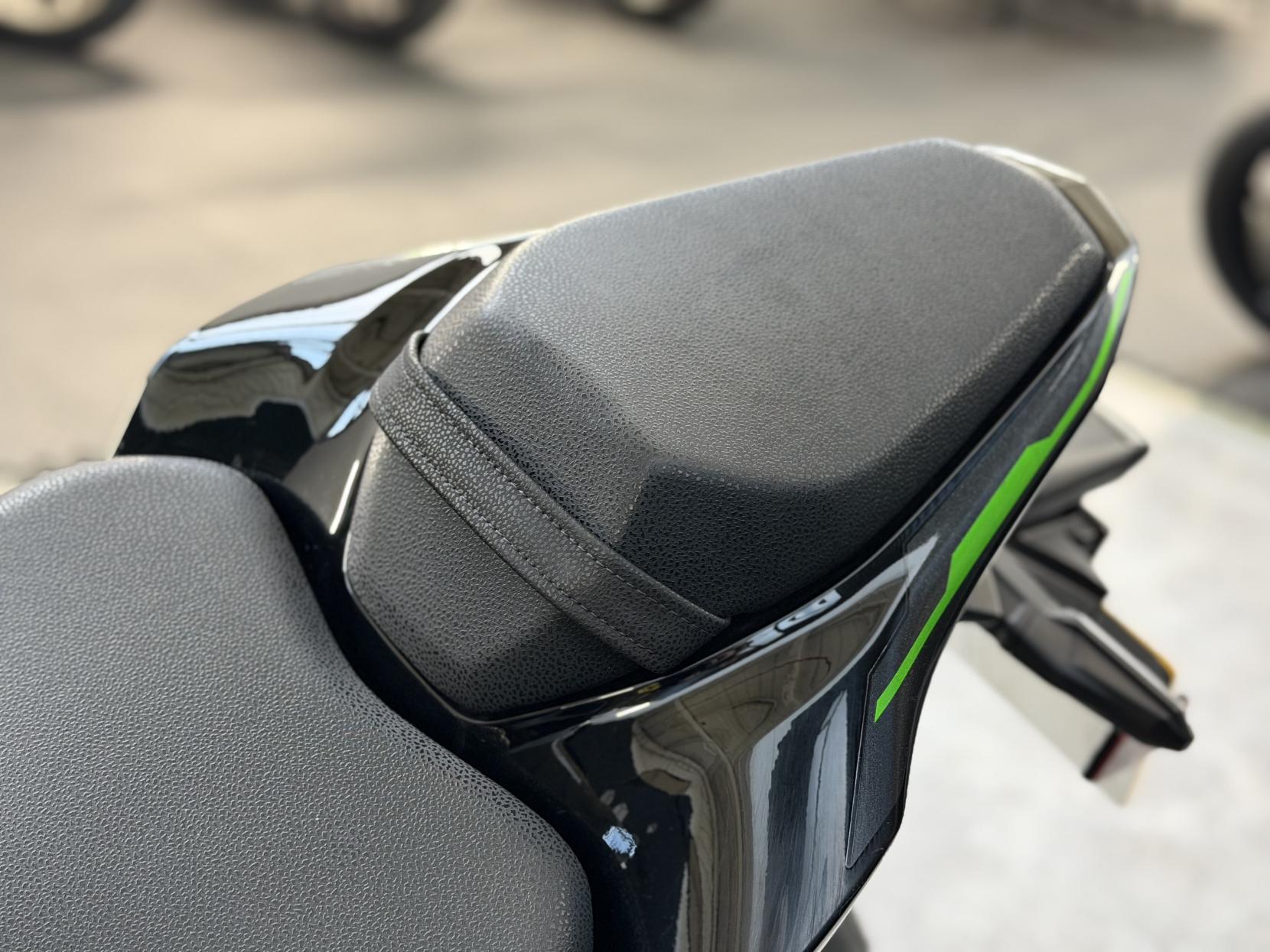 Kawasaki Z900 900 Supernaked Petrol Manual Euro 5 (125 ps)