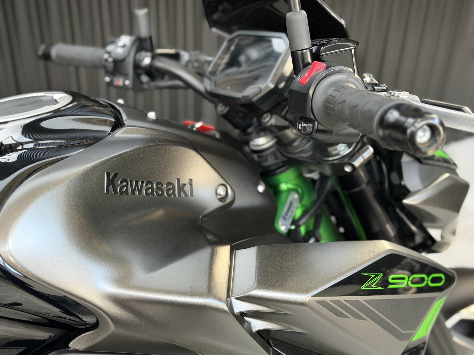 Kawasaki Z900 900 Supernaked Petrol Manual Euro 5 (125 ps)