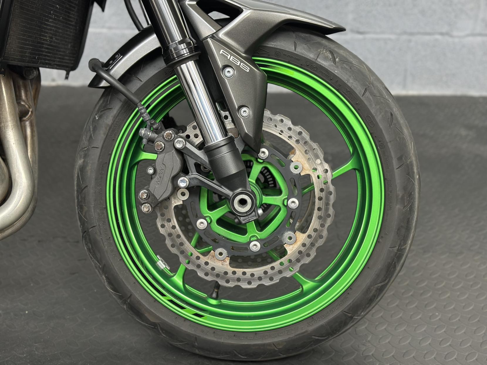 Kawasaki Z900 900 Supernaked Petrol Manual Euro 5 (125 ps)