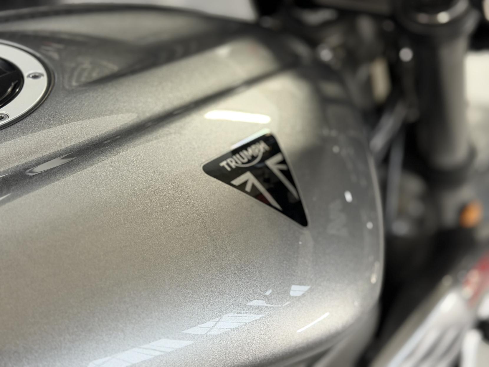 Triumph Street Triple 765 765 RS Naked Petrol Manual X-ring Euro 5 (124 ps)