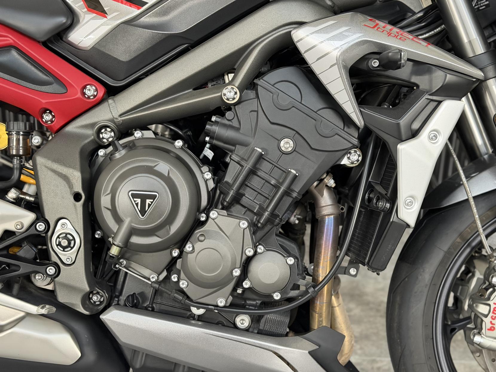 Triumph Street Triple 765 765 RS Naked Petrol Manual X-ring Euro 5 (124 ps)