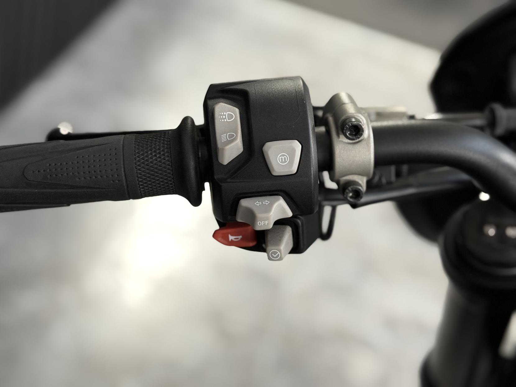 Triumph Street Triple 765 765 RS Naked Petrol Manual X-ring Euro 5 (124 ps)