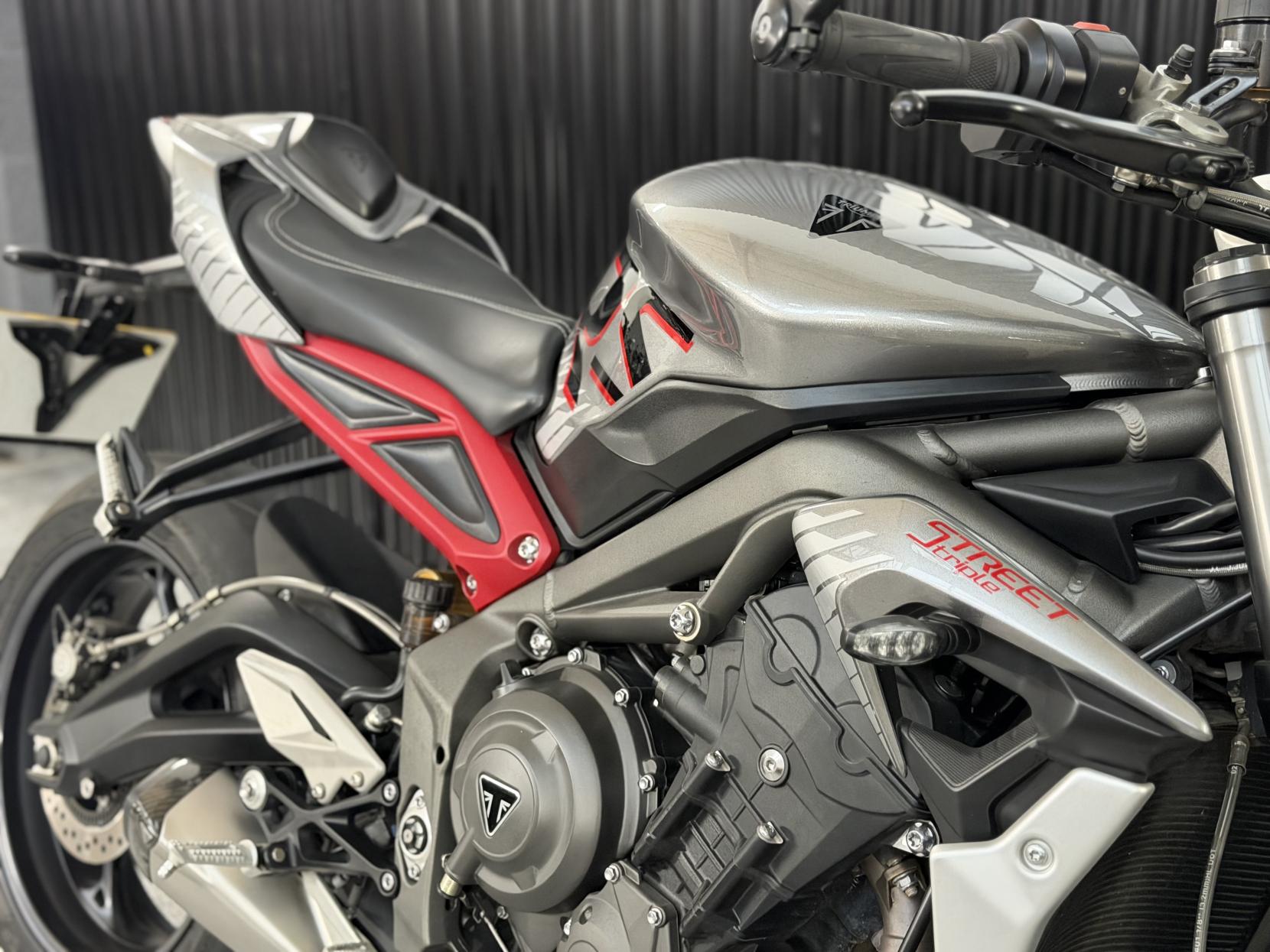 Triumph Street Triple 765 765 RS Naked Petrol Manual X-ring Euro 5 (124 ps)