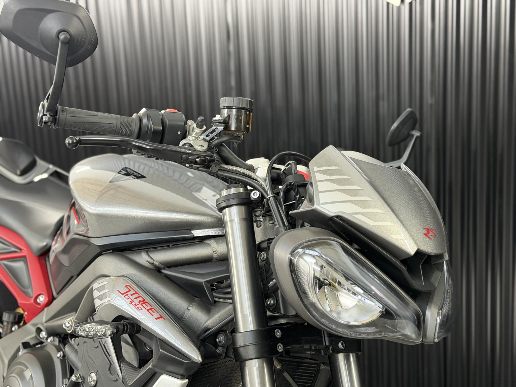 Triumph Street Triple 765 765 RS Naked Petrol Manual X-ring Euro 5 (124 ps)