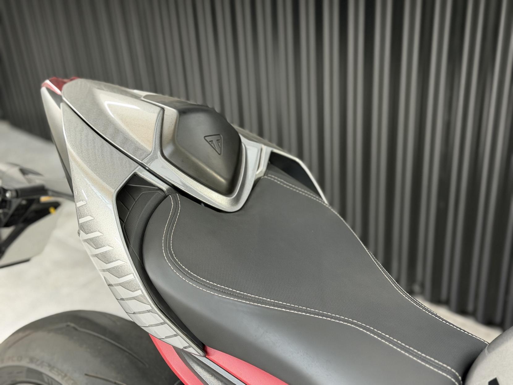 Triumph Street Triple 765 765 RS Naked Petrol Manual X-ring Euro 5 (124 ps)