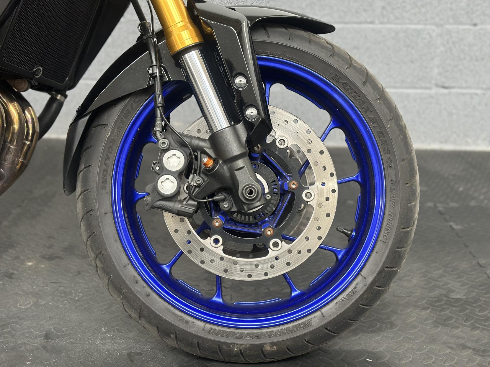 Yamaha MT-09 900 SP Naked Petrol Manual Euro 4 (115 ps)