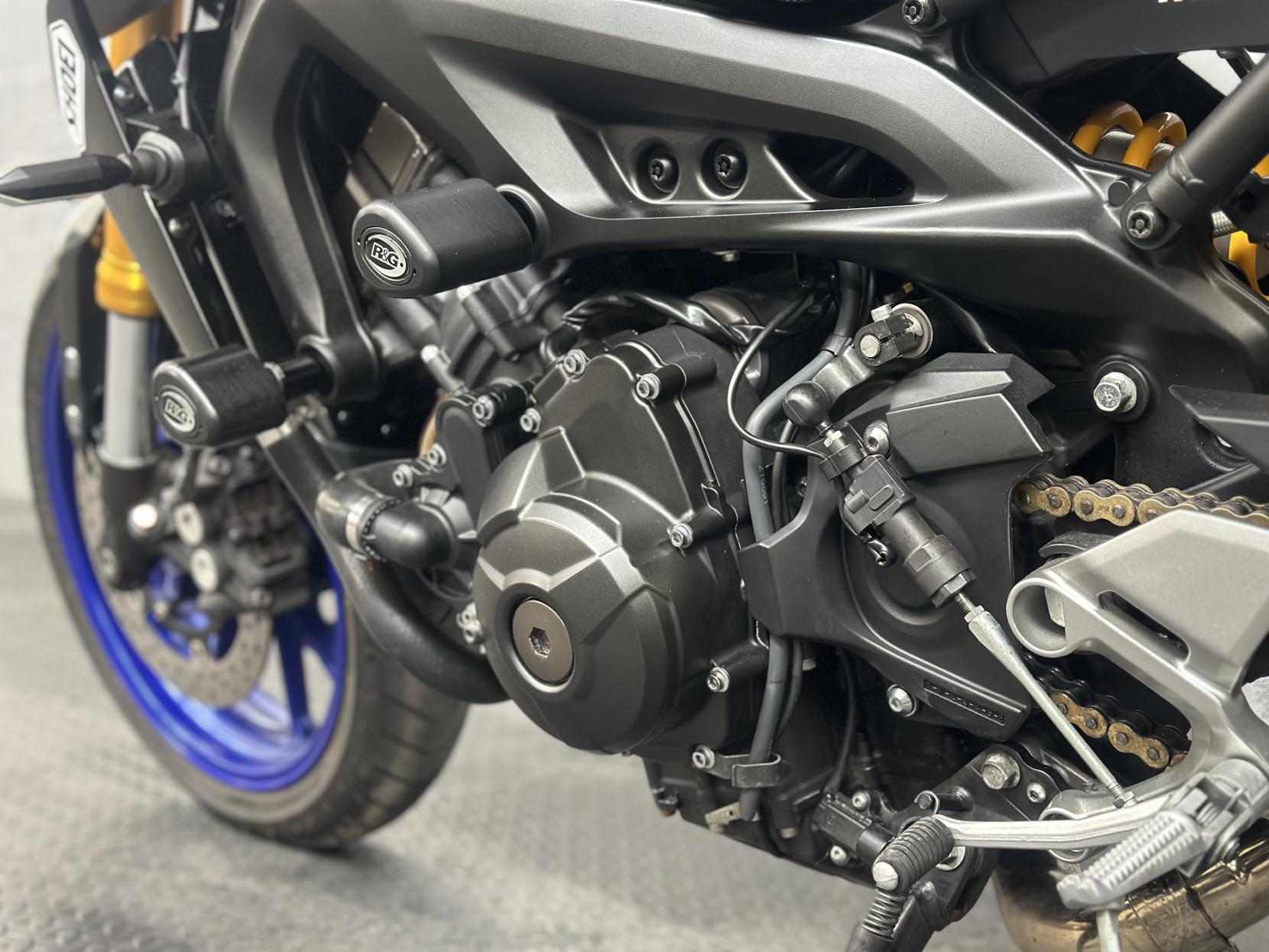 Yamaha MT-09 900 SP Naked Petrol Manual Euro 4 (115 ps)