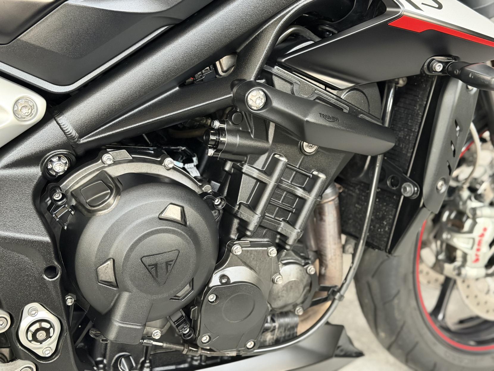 Triumph Street Triple 765 765 RS Naked Petrol Manual X-ring Euro 4 (122 ps)