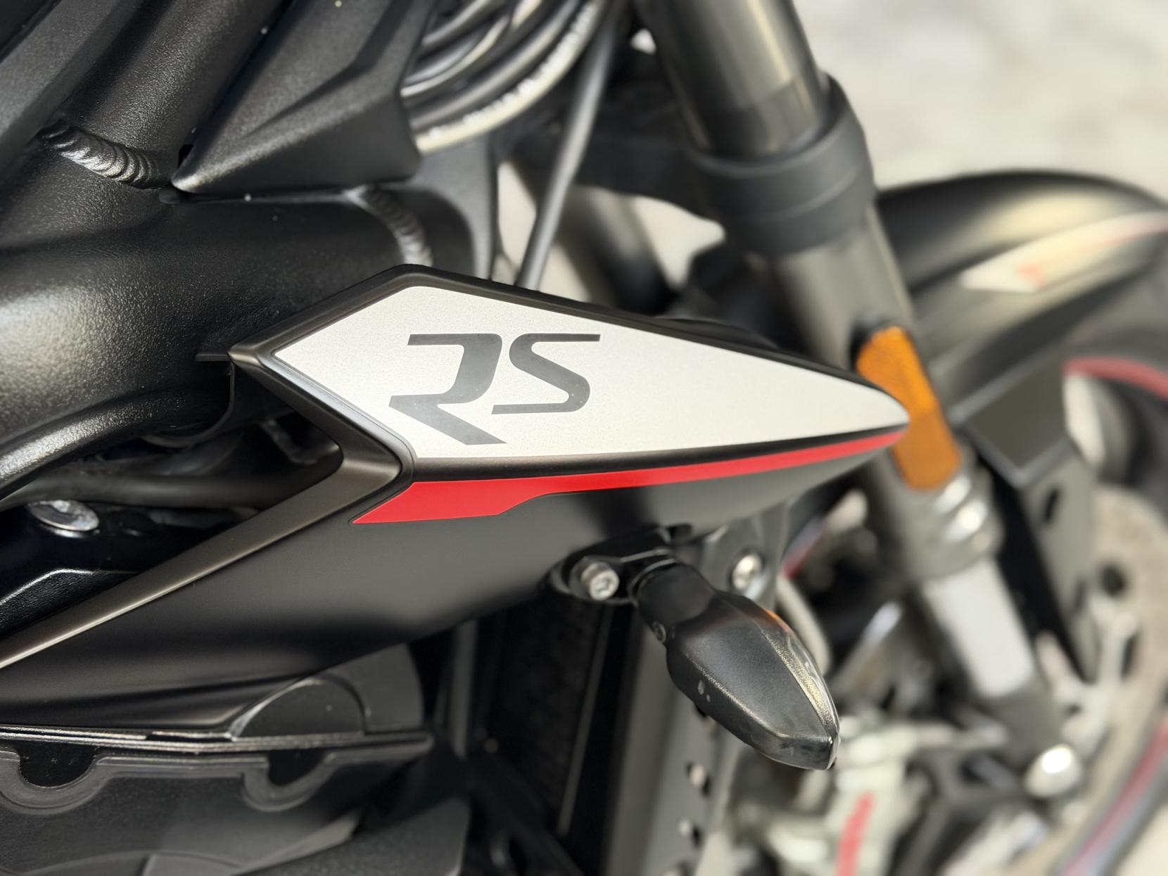 Triumph Street Triple 765 765 RS Naked Petrol Manual X-ring Euro 4 (122 ps)