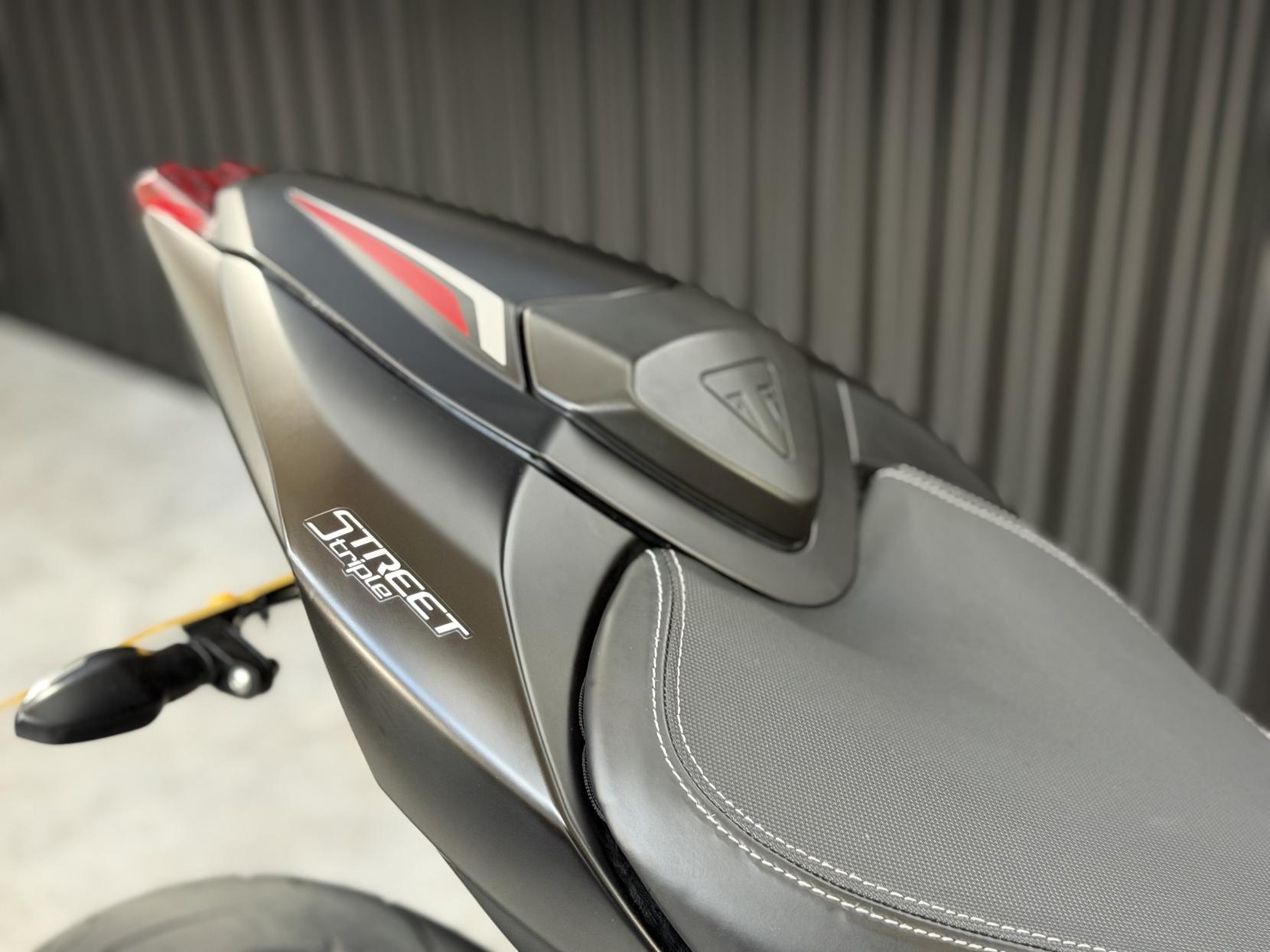 Triumph Street Triple 765 765 RS Naked Petrol Manual X-ring Euro 4 (122 ps)