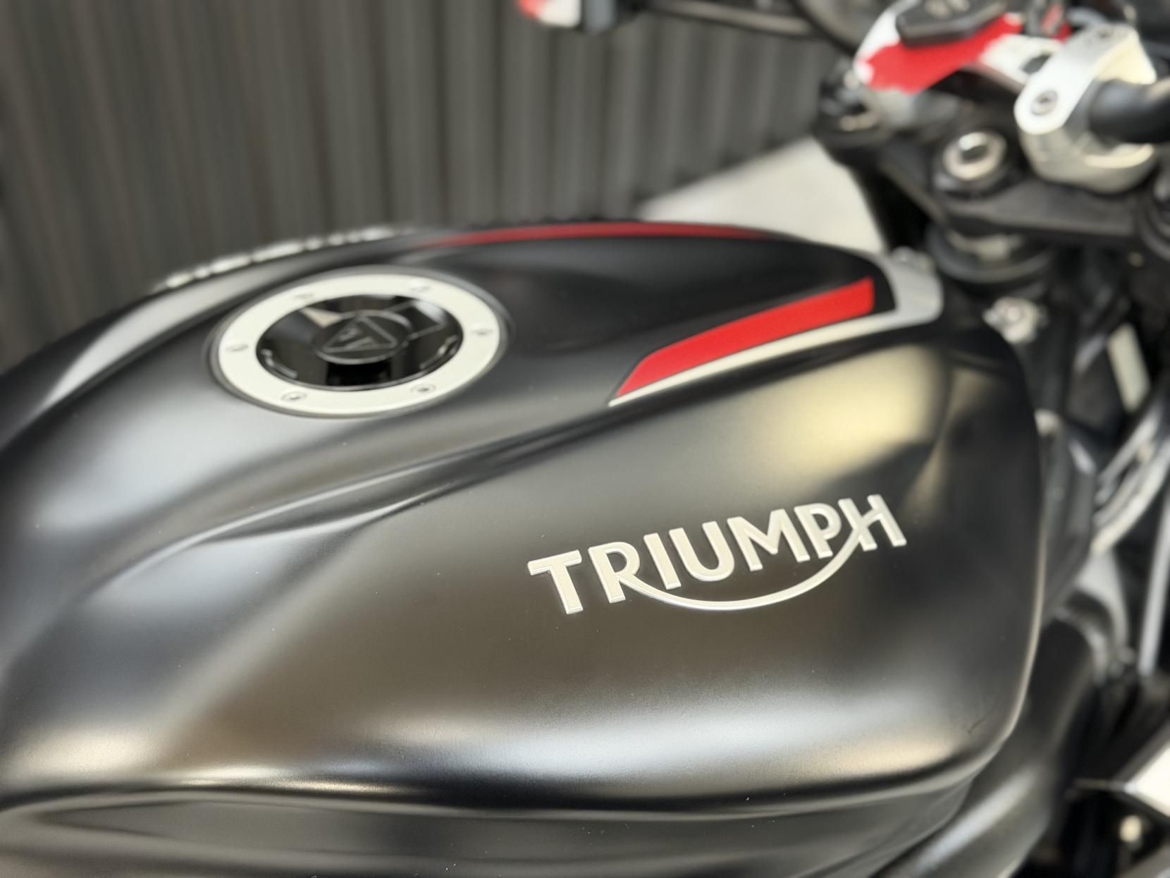 Triumph Street Triple 765 765 RS Naked Petrol Manual X-ring Euro 4 (122 ps)