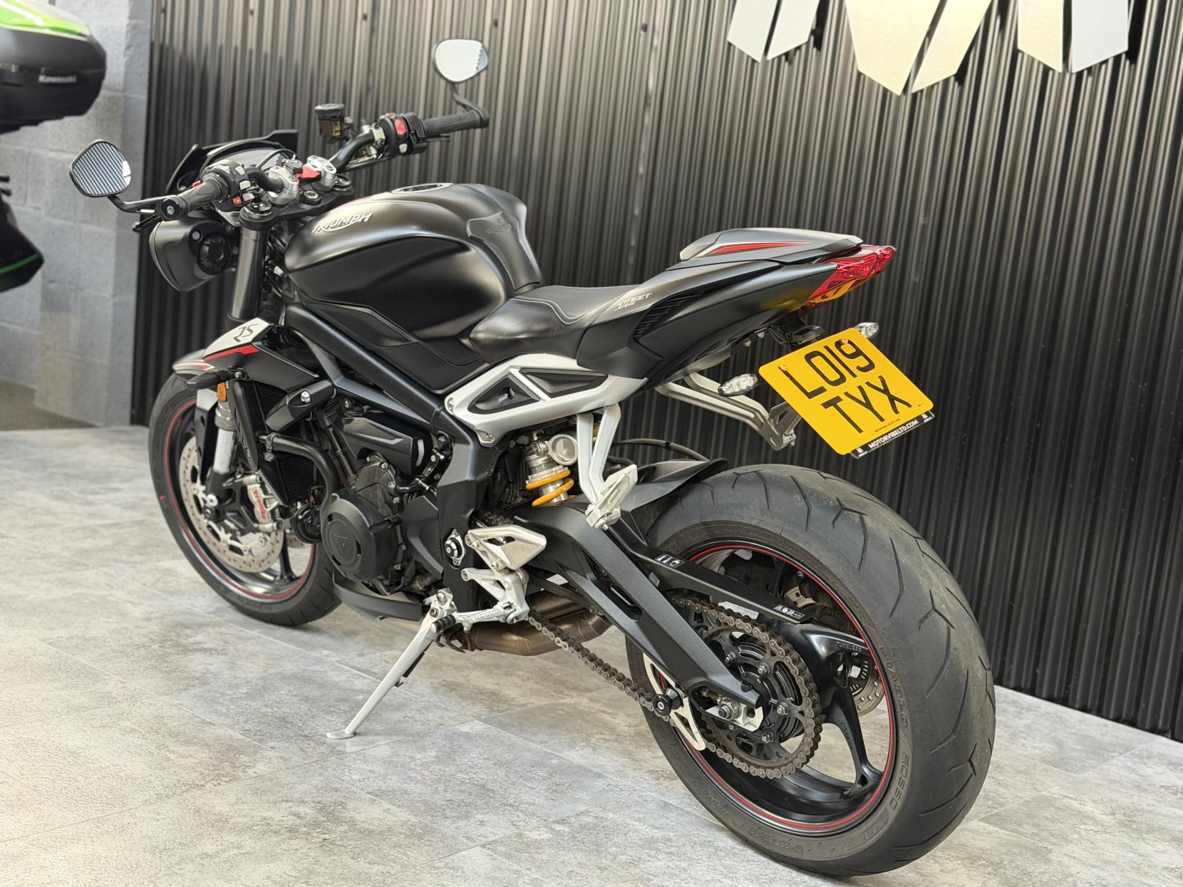 Triumph Street Triple 765 765 RS Naked Petrol Manual X-ring Euro 4 (122 ps)