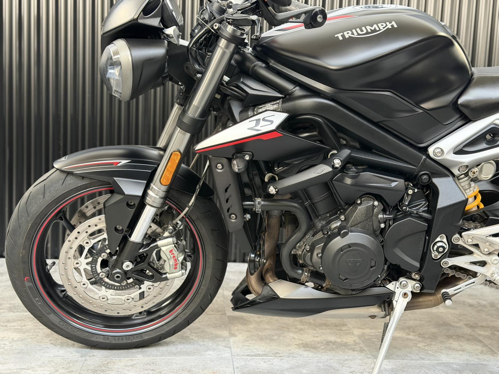 Triumph Street Triple 765 765 RS Naked Petrol Manual X-ring Euro 4 (122 ps)