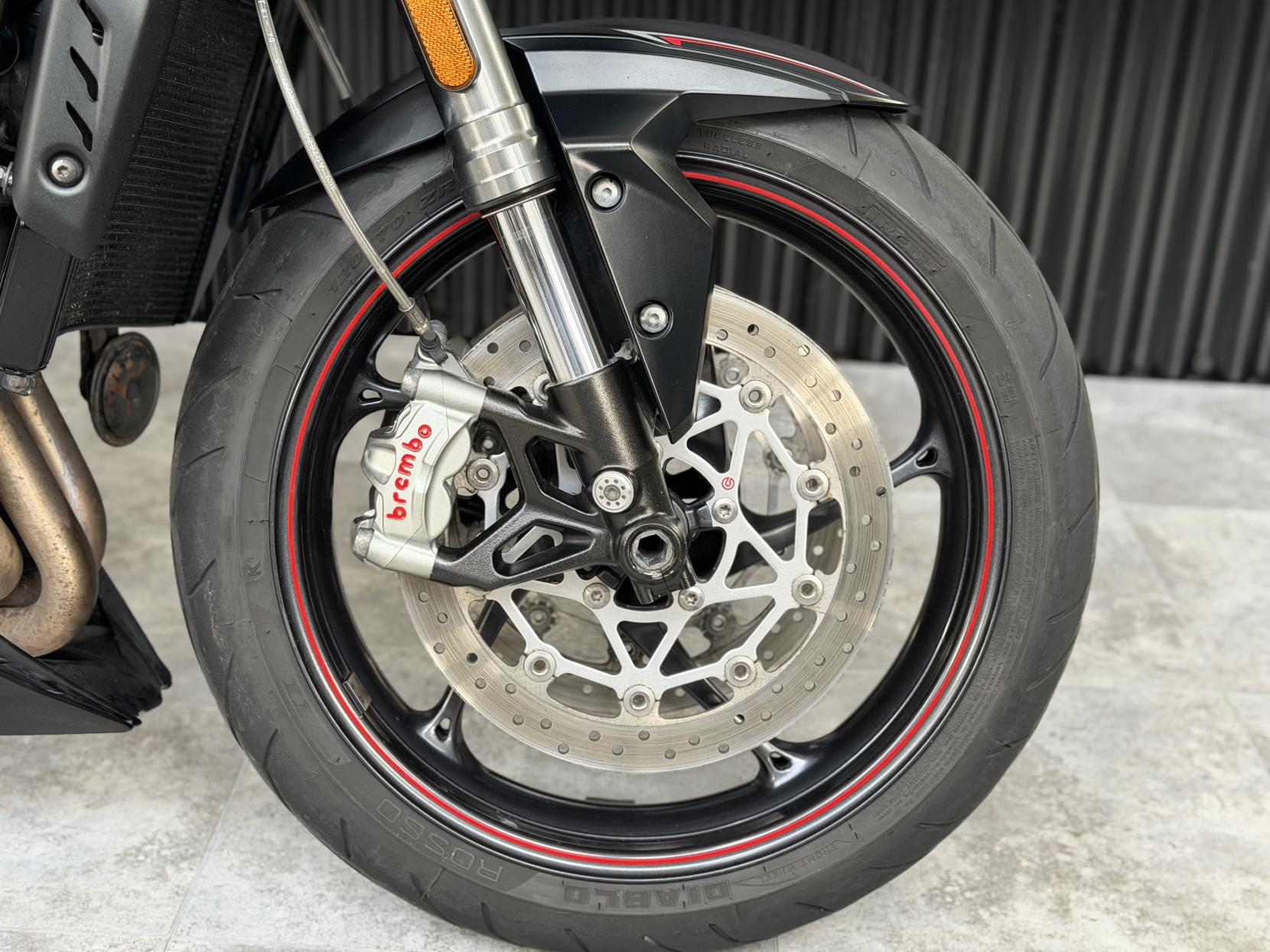 Triumph Street Triple 765 765 RS Naked Petrol Manual X-ring Euro 4 (122 ps)