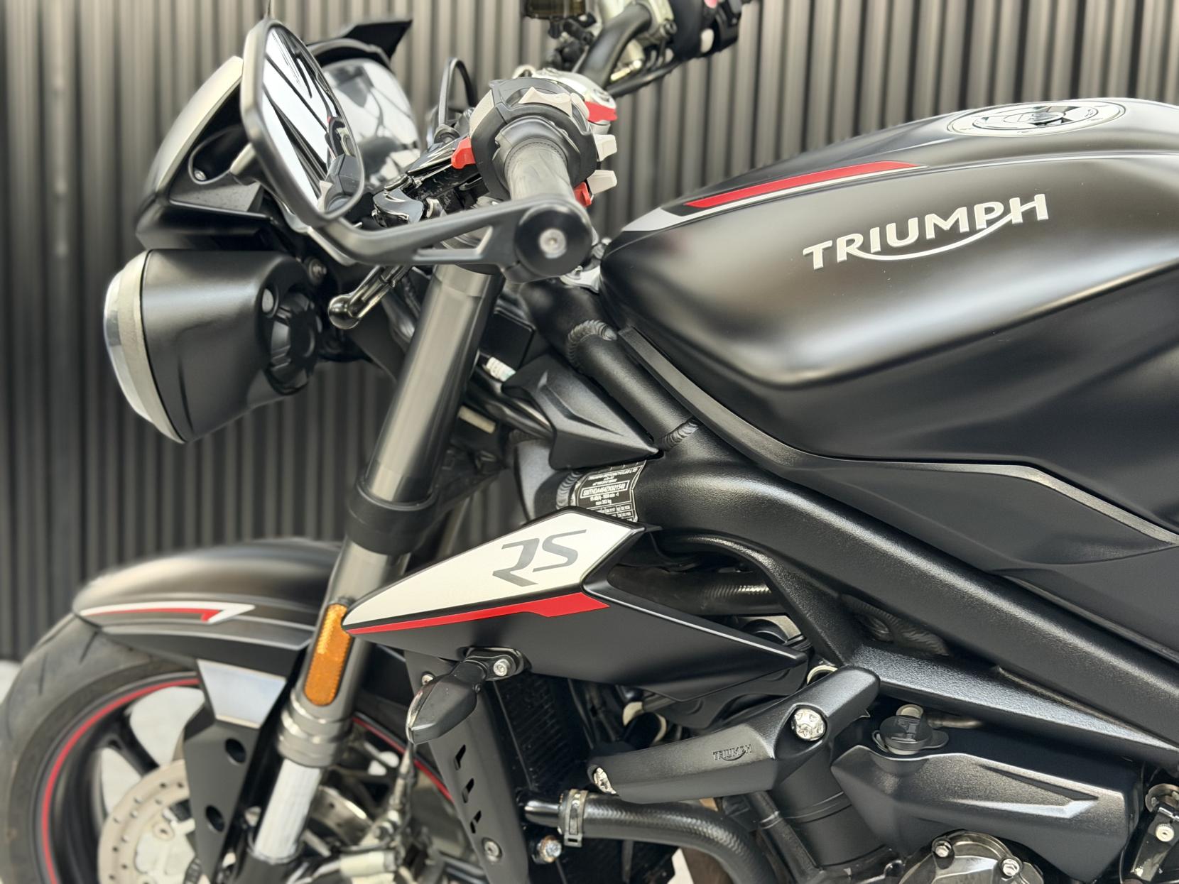 Triumph Street Triple 765 765 RS Naked Petrol Manual X-ring Euro 4 (122 ps)