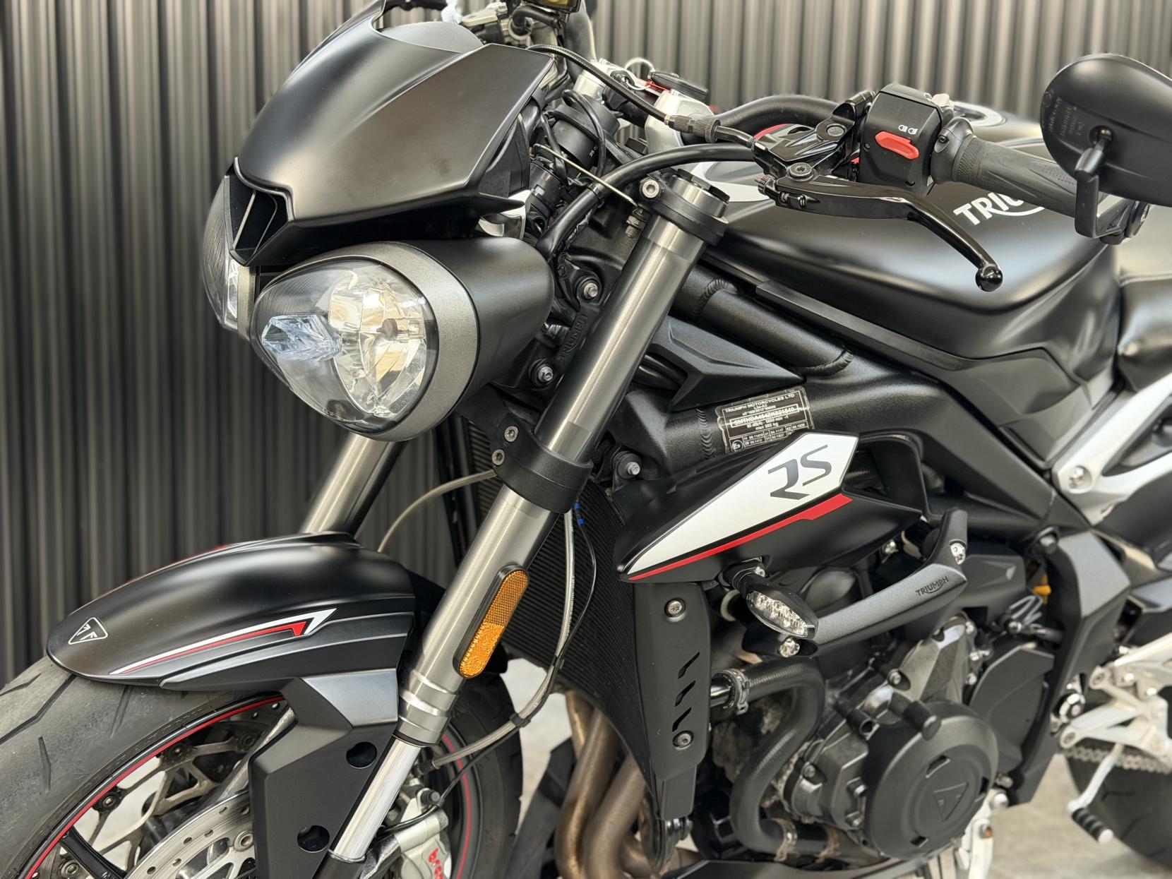 Triumph Street Triple 765 765 RS Naked Petrol Manual X-ring Euro 4 (122 ps)