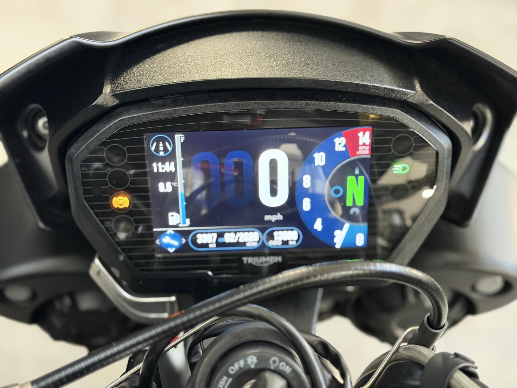 Triumph Street Triple 765 765 RS Naked Petrol Manual X-ring Euro 4 (122 ps)