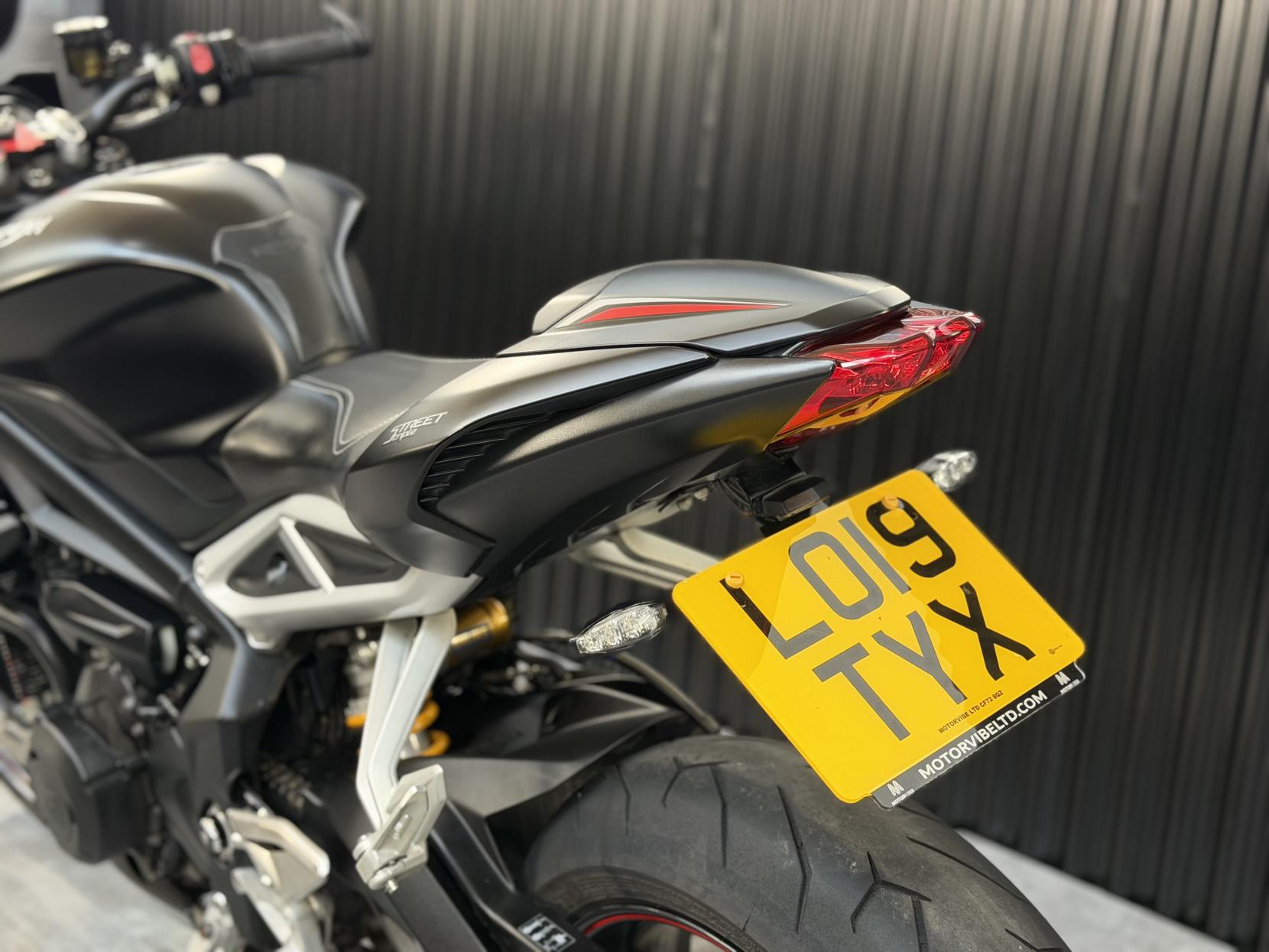 Triumph Street Triple 765 765 RS Naked Petrol Manual X-ring Euro 4 (122 ps)