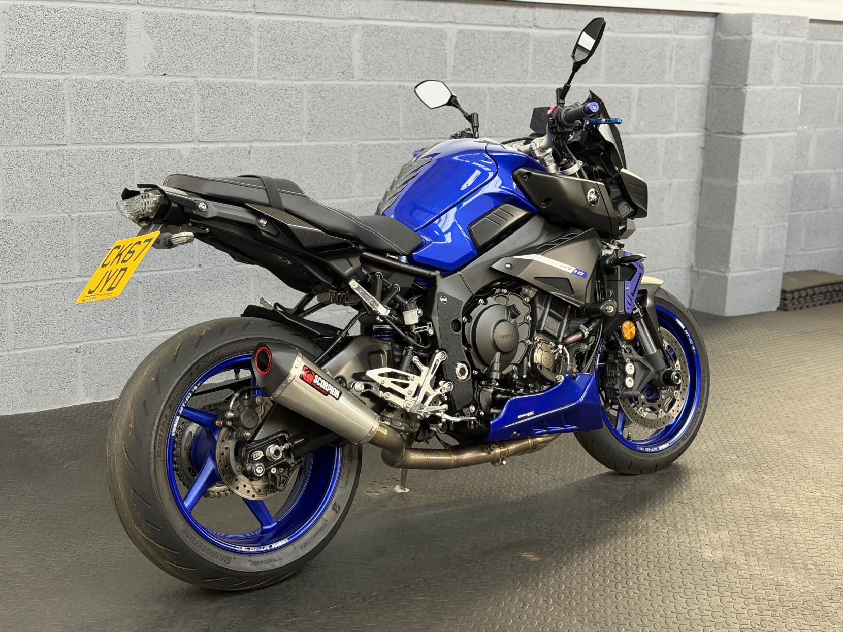 Yamaha MT-10 1000 Hyper-naked Petrol Manual Euro 4 (160 ps)