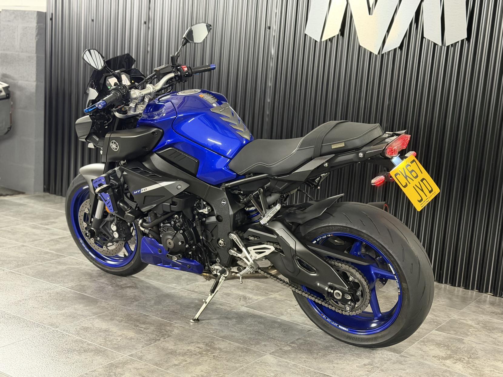 Yamaha MT-10 1000 Hyper-naked Petrol Manual Euro 4 (160 ps)