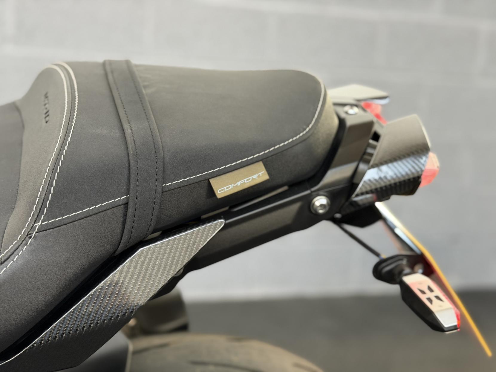 Yamaha MT-10 1000 Hyper-naked Petrol Manual Euro 4 (160 ps)