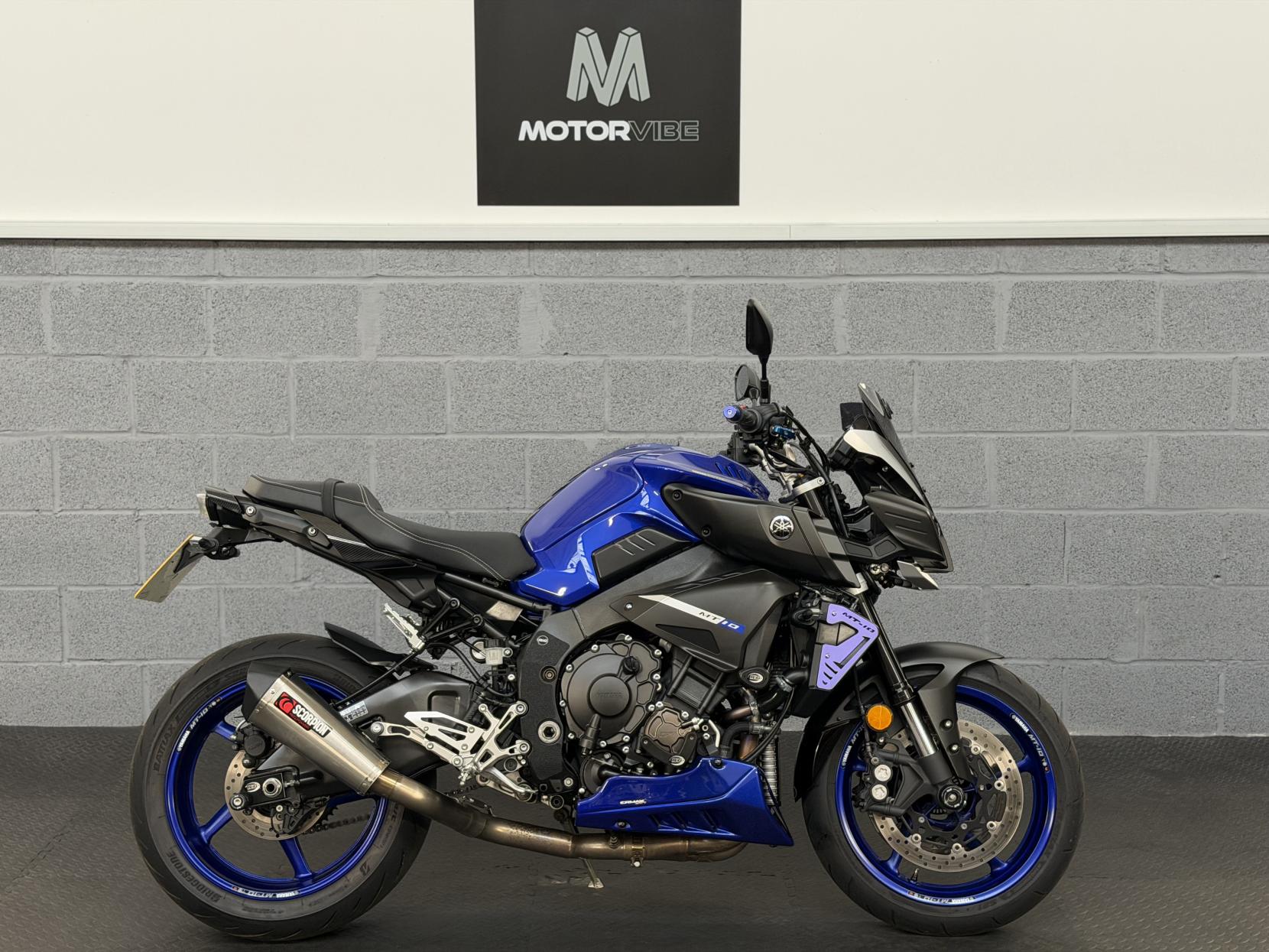 Yamaha MT-10 1000 Hyper-naked Petrol Manual Euro 4 (160 ps)