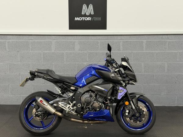 Yamaha MT-10 1000 Hyper-naked Petrol Manual Euro 4 (160 ps)
