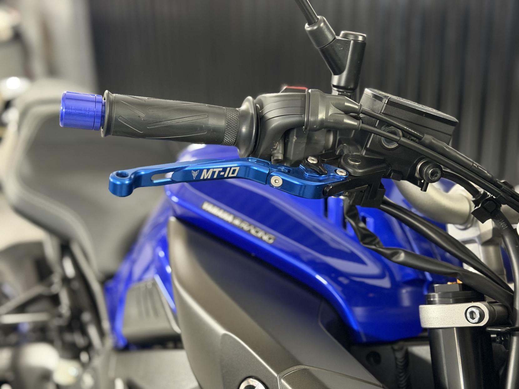 Yamaha MT-10 1000 Hyper-naked Petrol Manual Euro 4 (160 ps)