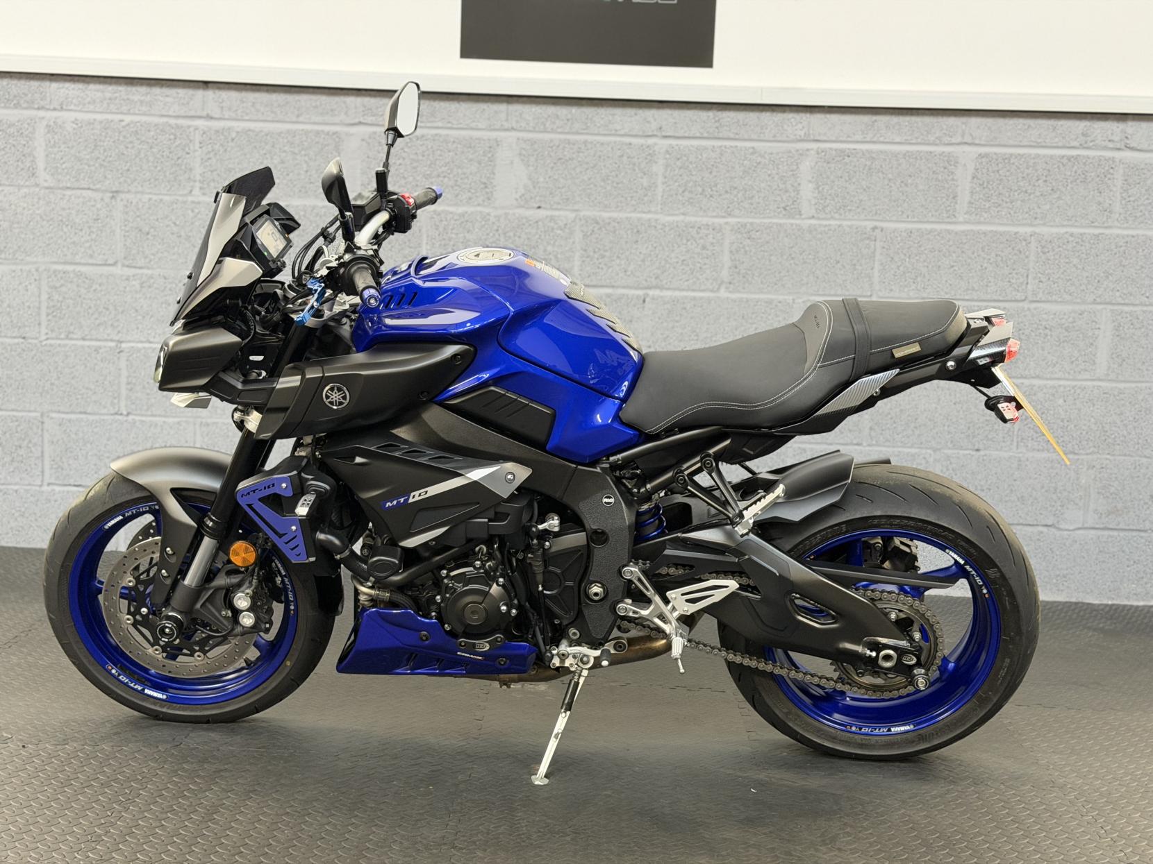 Yamaha MT-10 1000 Hyper-naked Petrol Manual Euro 4 (160 ps)