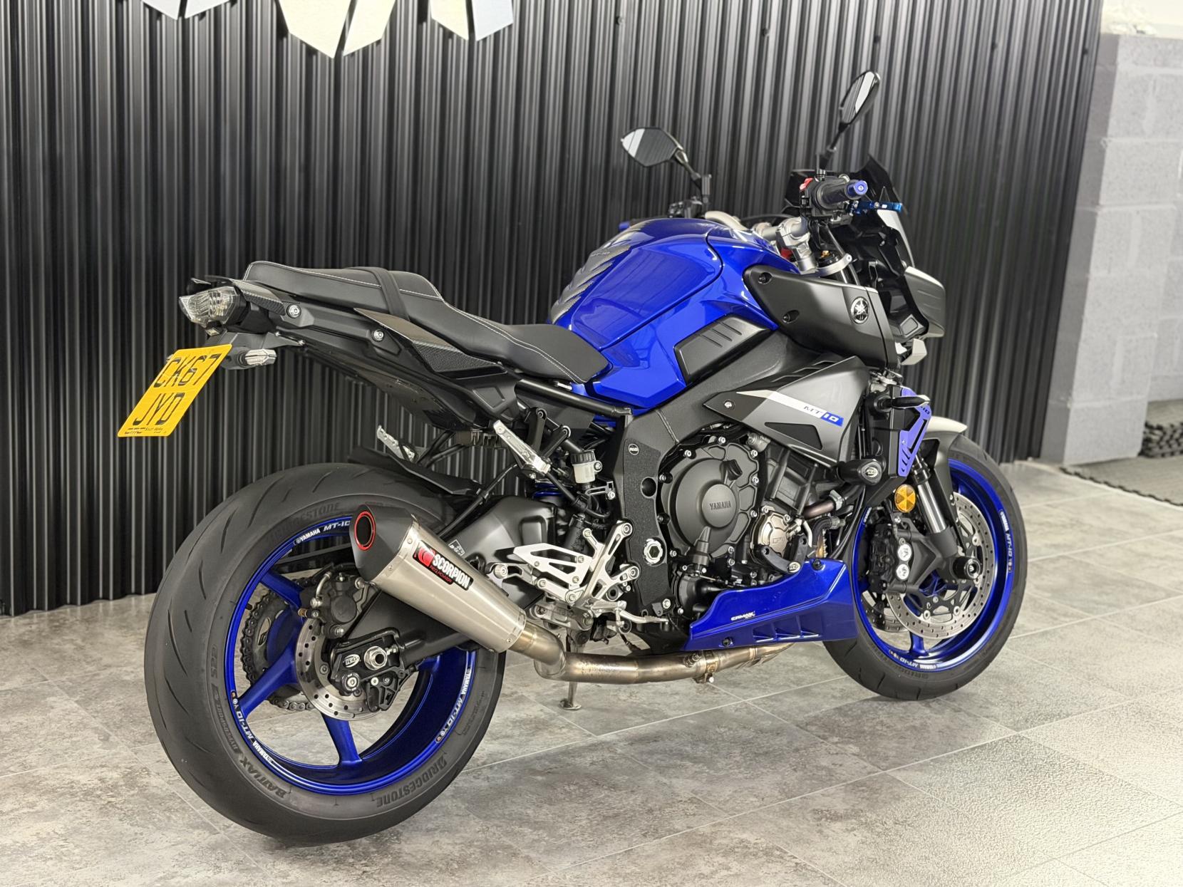 Yamaha MT-10 1000 Hyper-naked Petrol Manual Euro 4 (160 ps)