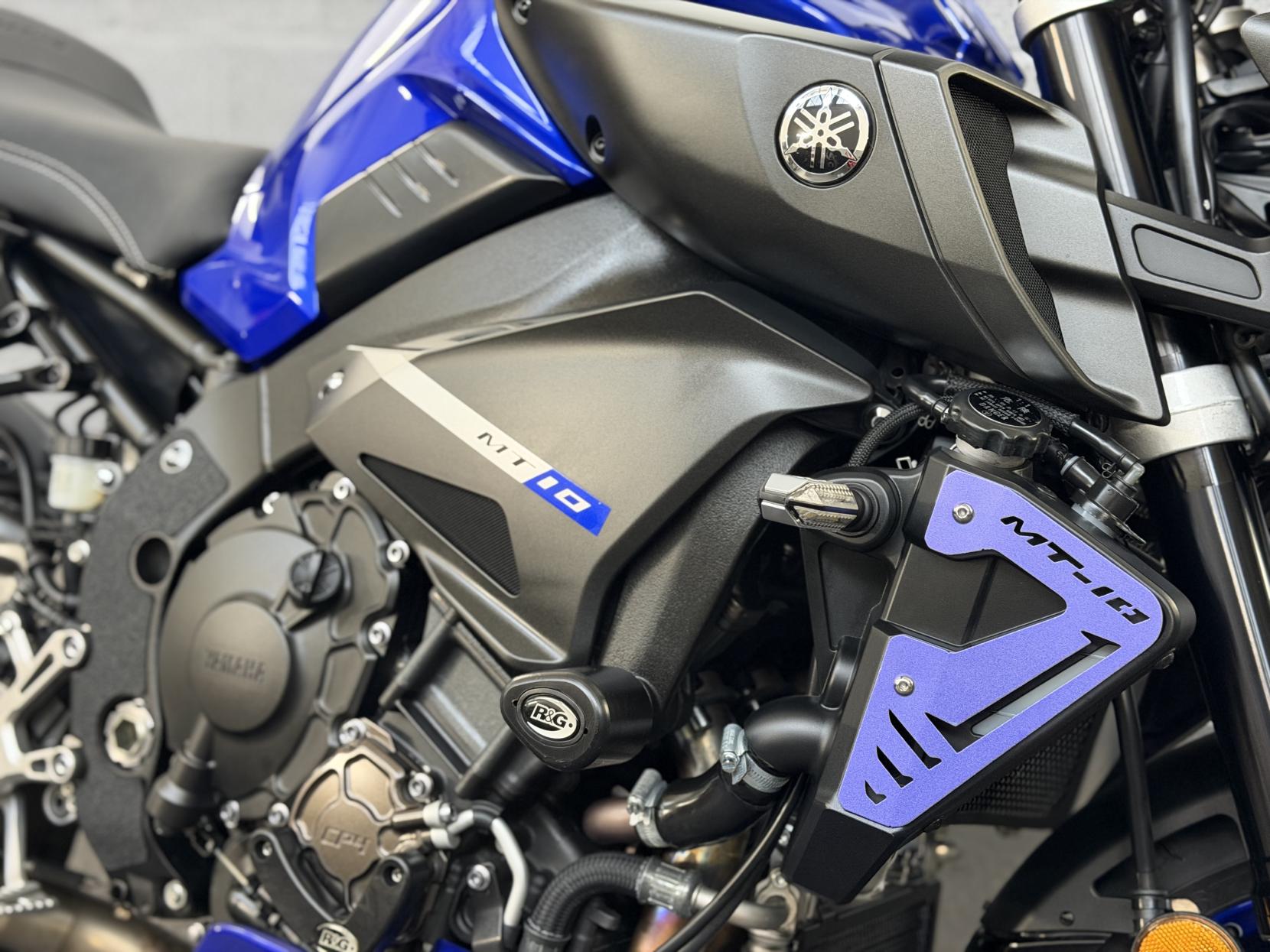 Yamaha MT-10 1000 Hyper-naked Petrol Manual Euro 4 (160 ps)