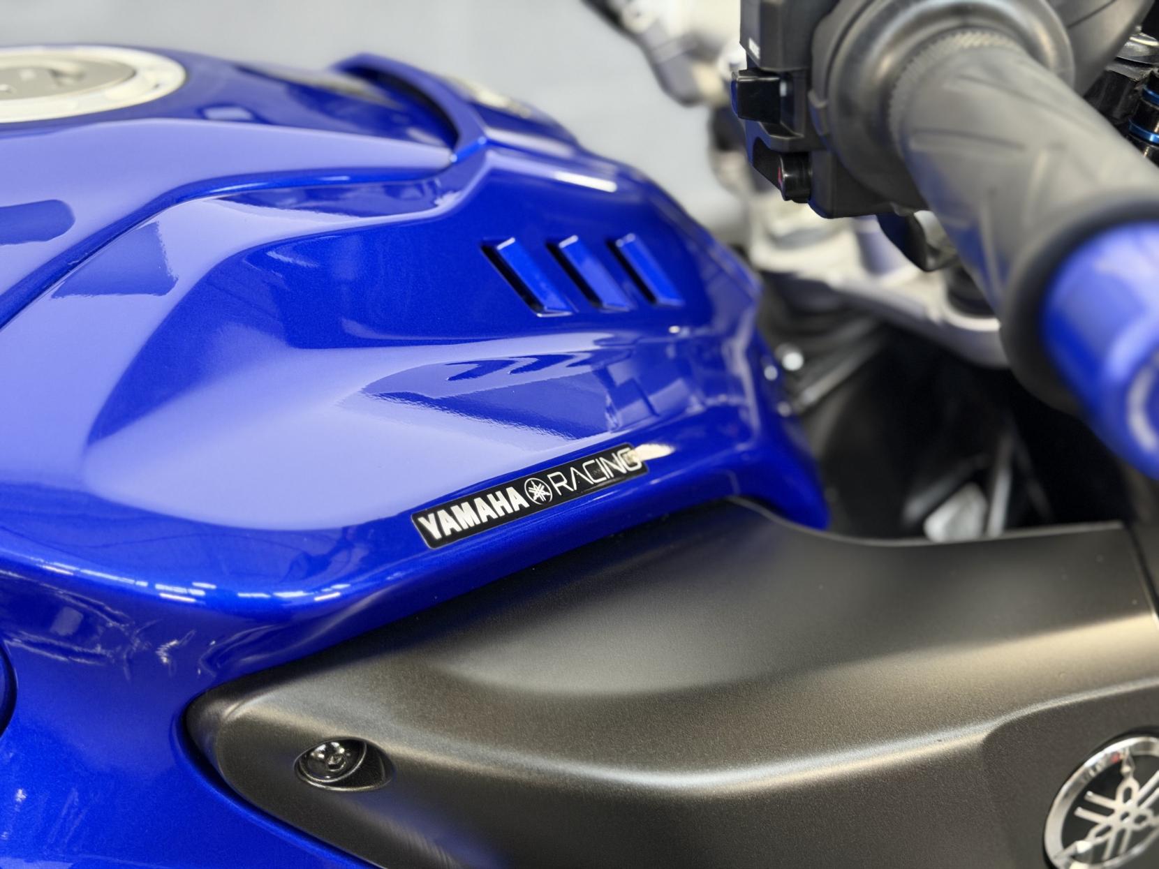 Yamaha MT-10 1000 Hyper-naked Petrol Manual Euro 4 (160 ps)