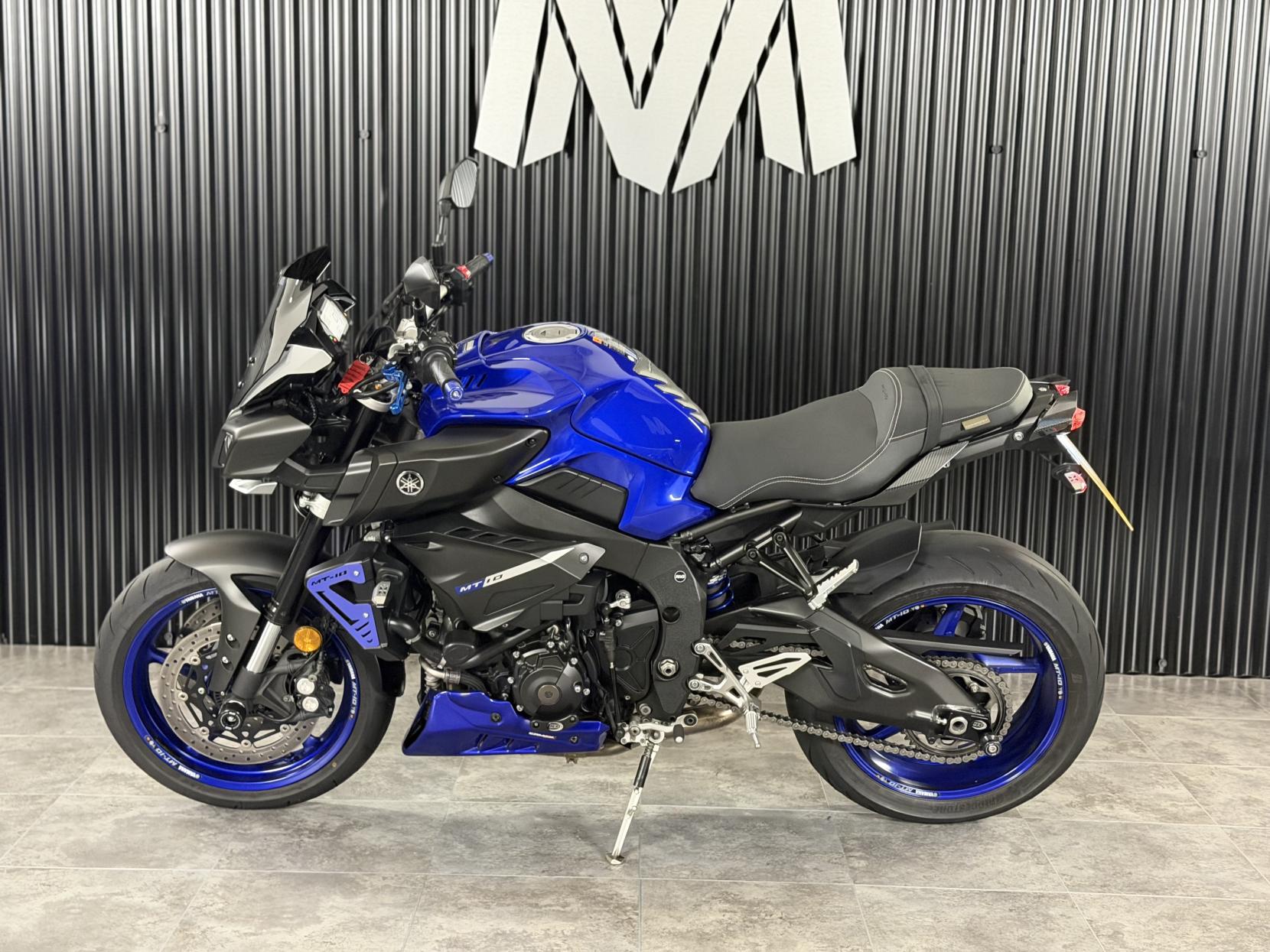 Yamaha MT-10 1000 Hyper-naked Petrol Manual Euro 4 (160 ps)