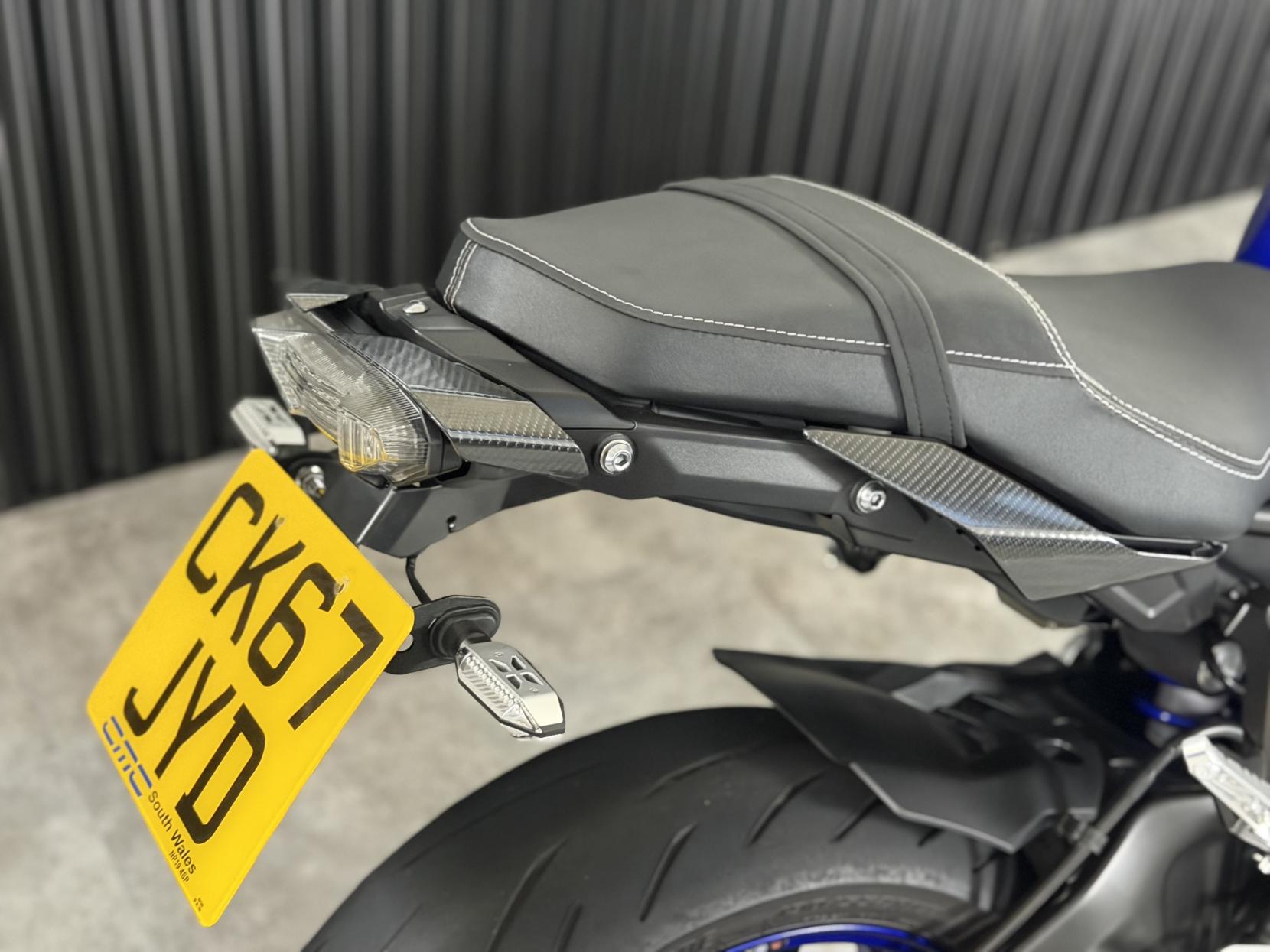 Yamaha MT-10 1000 Hyper-naked Petrol Manual Euro 4 (160 ps)