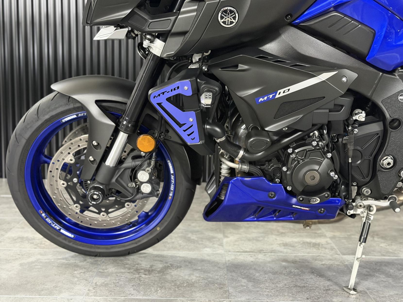 Yamaha MT-10 1000 Hyper-naked Petrol Manual Euro 4 (160 ps)