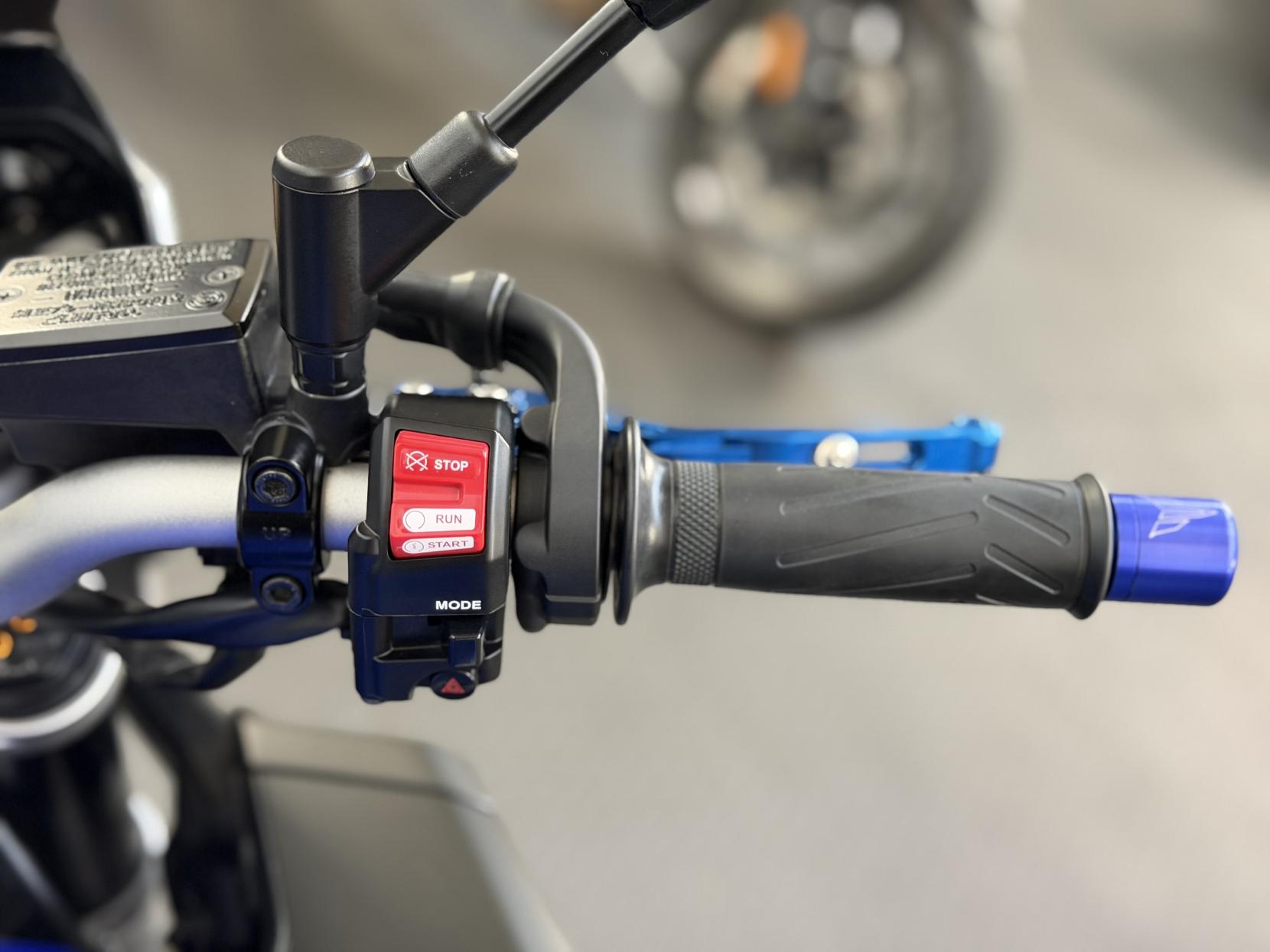 Yamaha MT-10 1000 Hyper-naked Petrol Manual Euro 4 (160 ps)