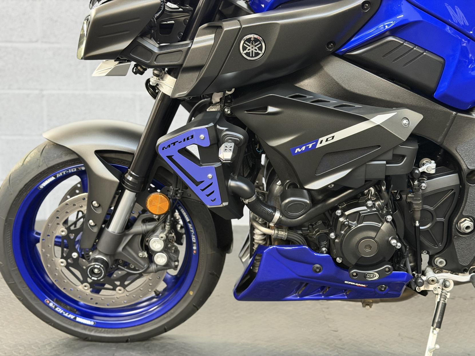 Yamaha MT-10 1000 Hyper-naked Petrol Manual Euro 4 (160 ps)