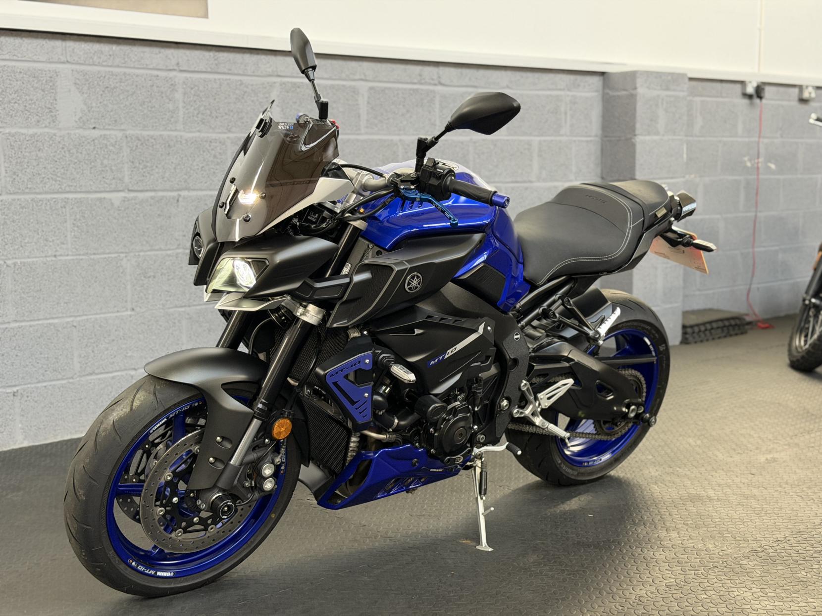 Yamaha MT-10 1000 Hyper-naked Petrol Manual Euro 4 (160 ps)