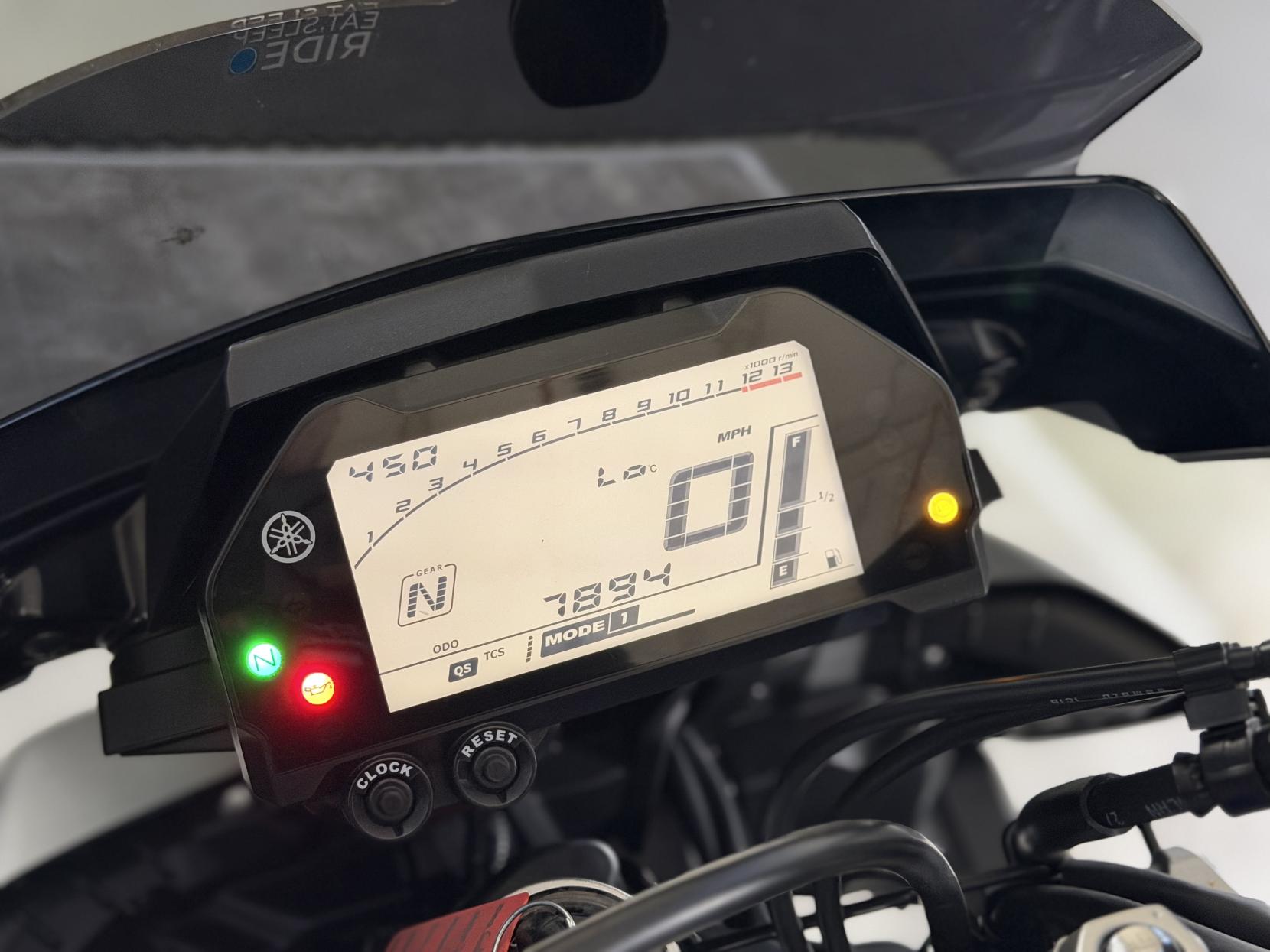 Yamaha MT-10 1000 Hyper-naked Petrol Manual Euro 4 (160 ps)