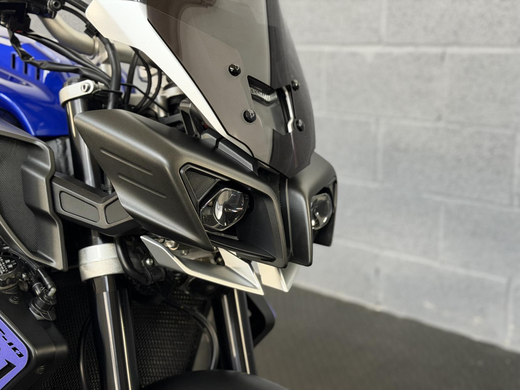 Yamaha MT-10 1000 Hyper-naked Petrol Manual Euro 4 (160 ps)