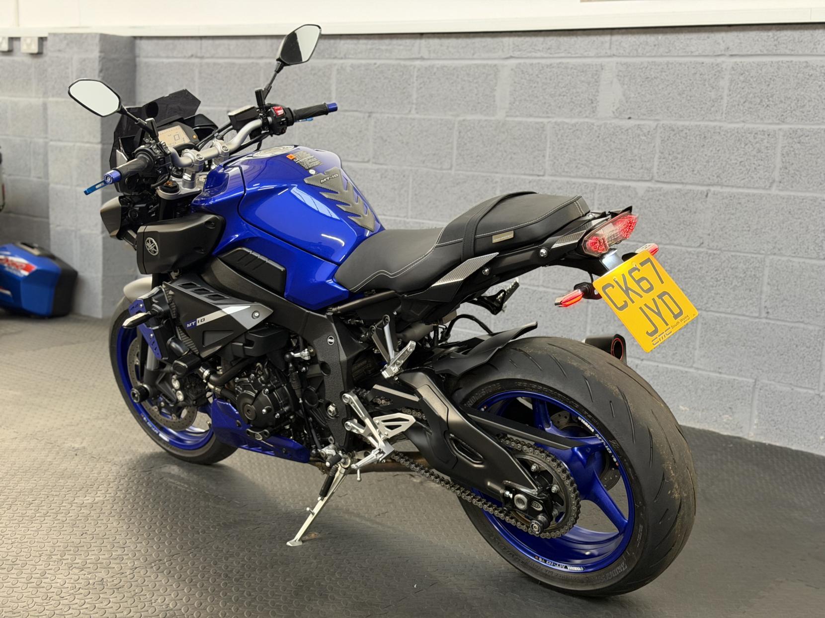 Yamaha MT-10 1000 Hyper-naked Petrol Manual Euro 4 (160 ps)