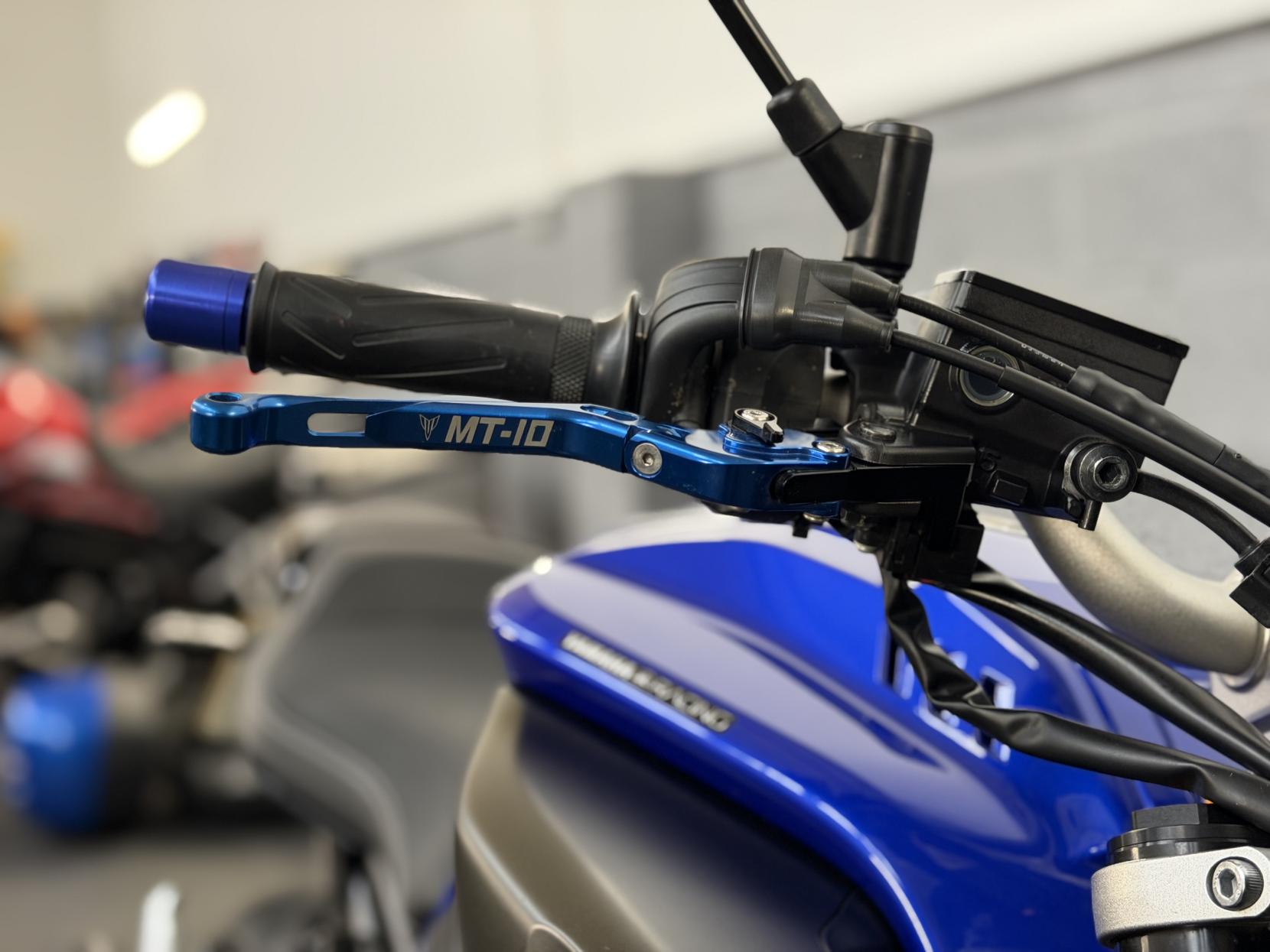 Yamaha MT-10 1000 Hyper-naked Petrol Manual Euro 4 (160 ps)