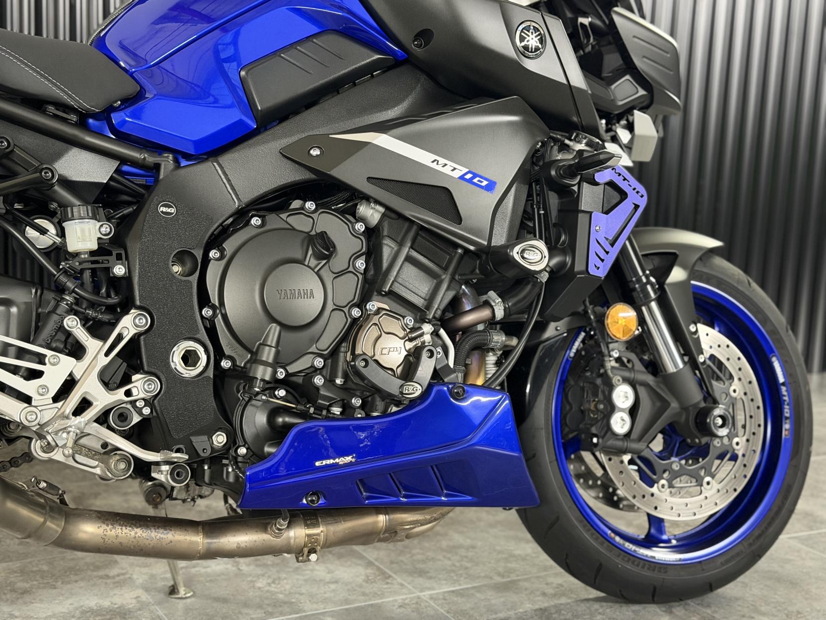 Yamaha MT-10 1000 Hyper-naked Petrol Manual Euro 4 (160 ps)