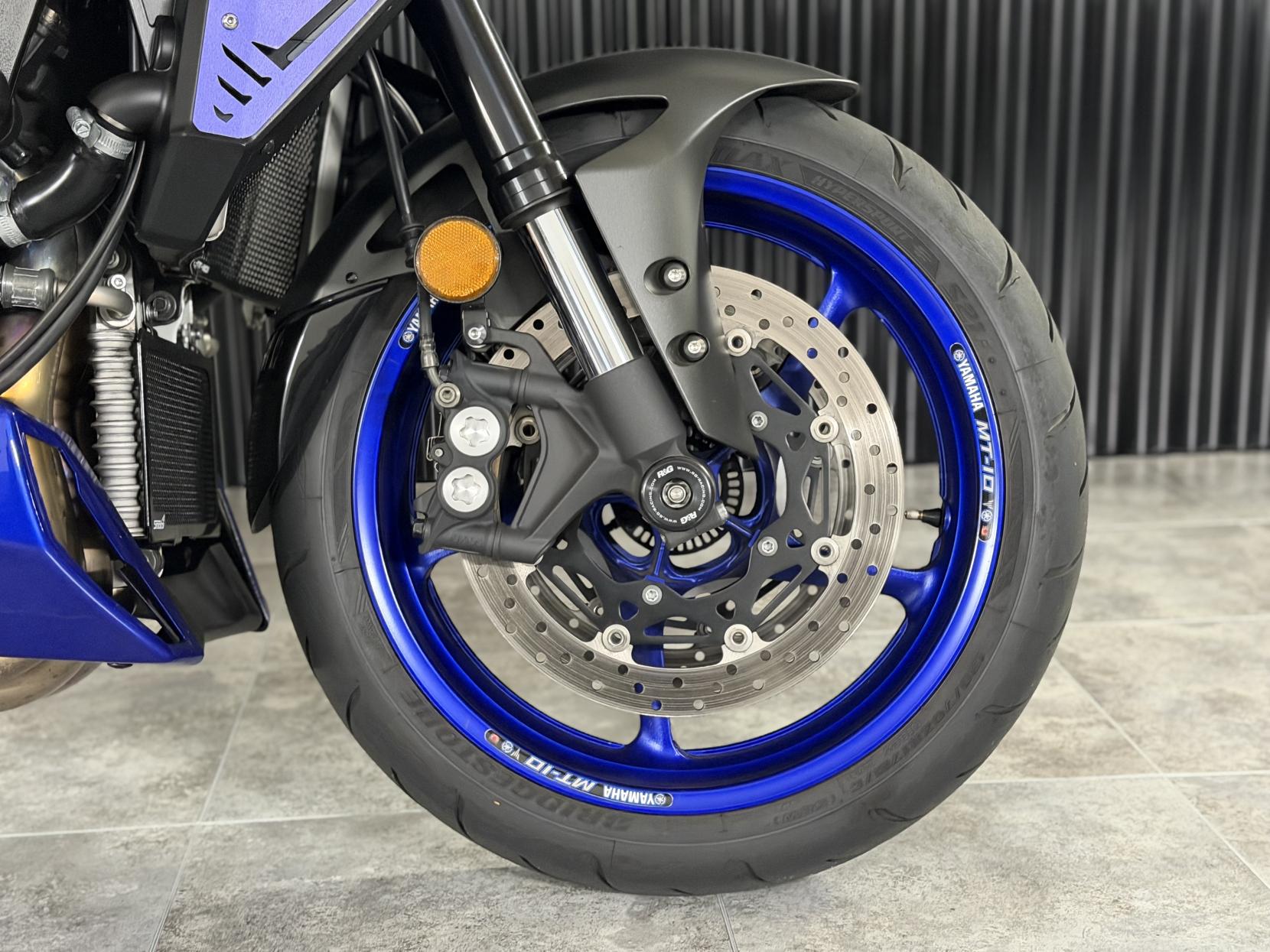 Yamaha MT-10 1000 Hyper-naked Petrol Manual Euro 4 (160 ps)