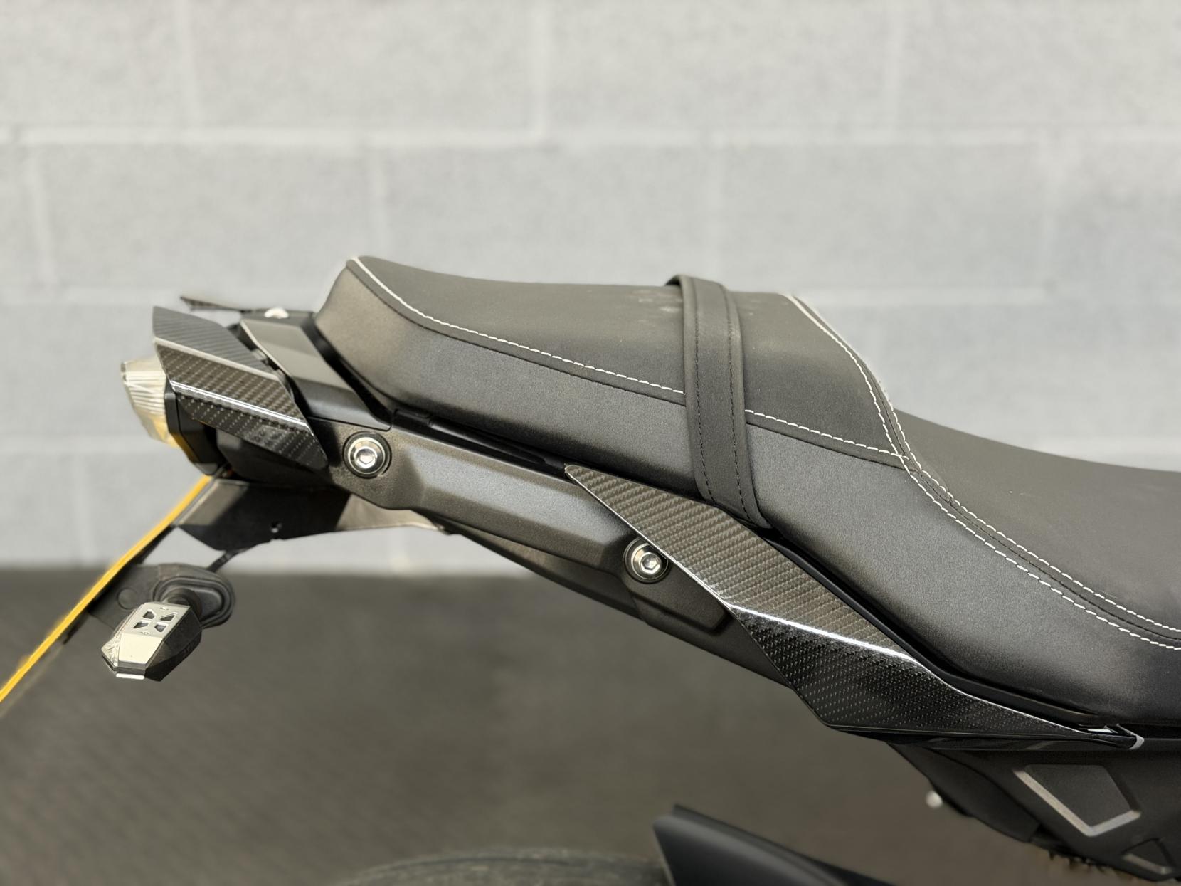 Yamaha MT-10 1000 Hyper-naked Petrol Manual Euro 4 (160 ps)