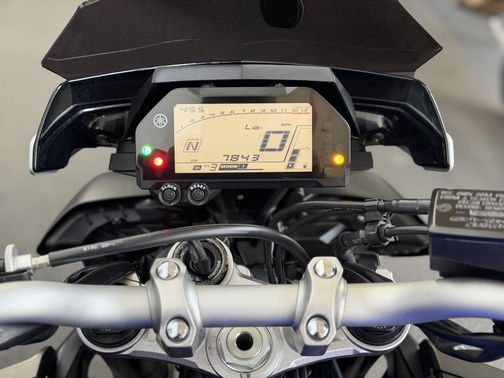 Yamaha MT-10 1000 Hyper-naked Petrol Manual Euro 4 (160 ps)