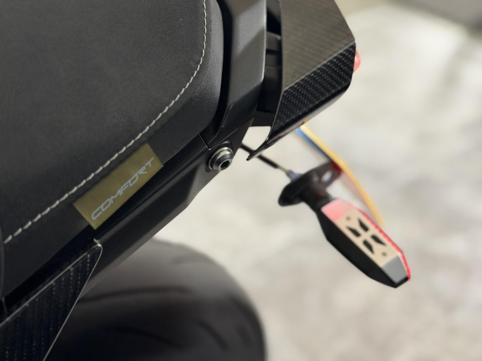 Yamaha MT-10 1000 Hyper-naked Petrol Manual Euro 4 (160 ps)