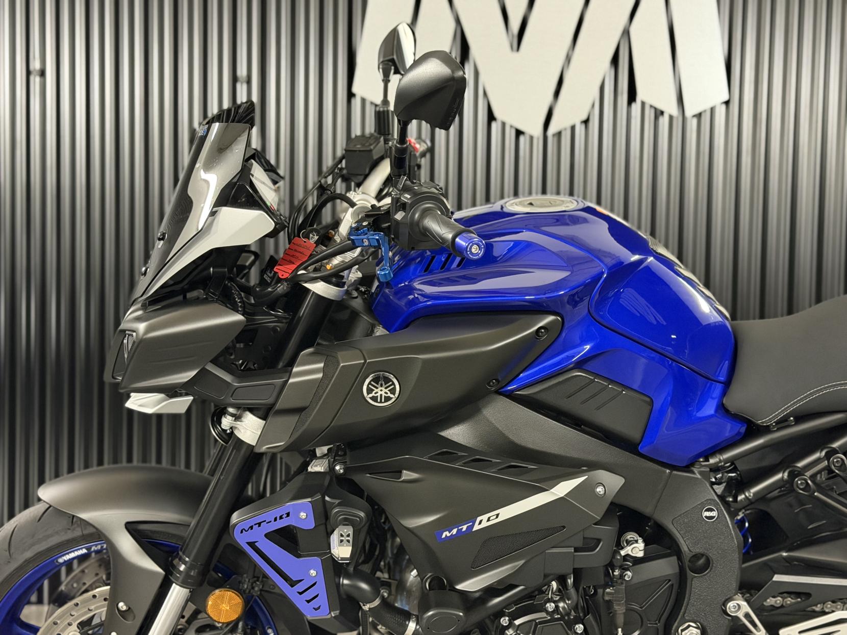Yamaha MT-10 1000 Hyper-naked Petrol Manual Euro 4 (160 ps)